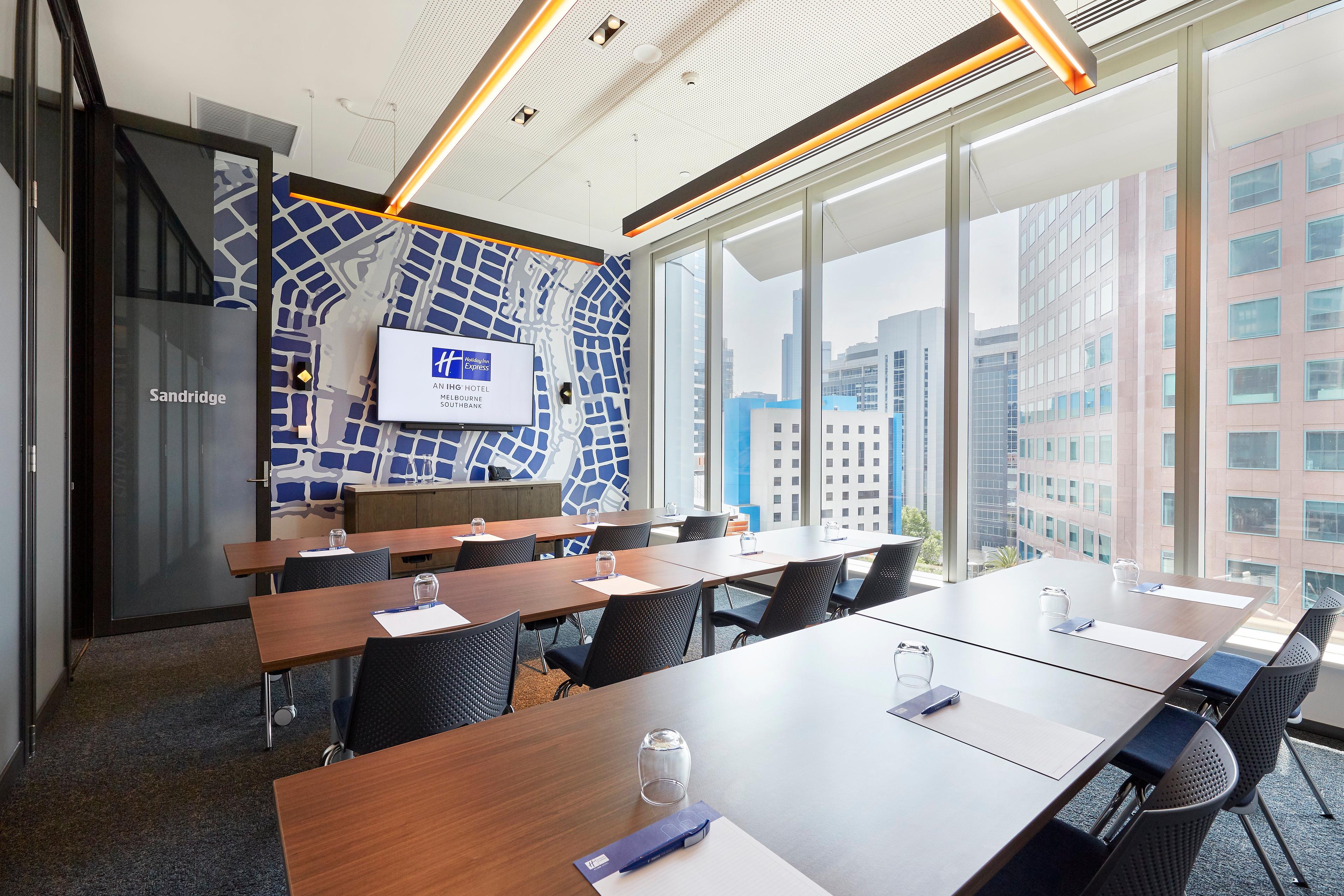 HOLIDAY INN EXP SOUTHBANK BY IHG