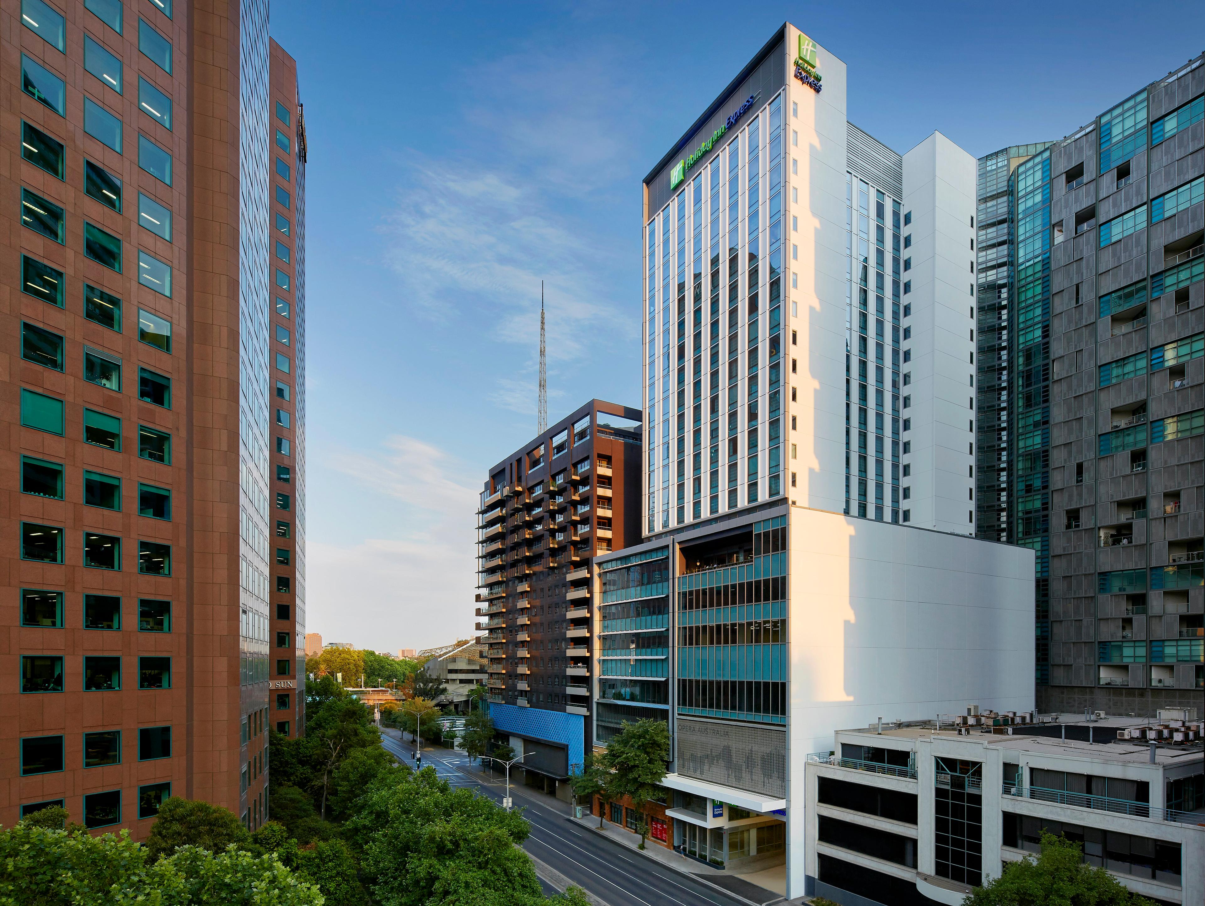 HOLIDAY INN EXP SOUTHBANK BY IHG
