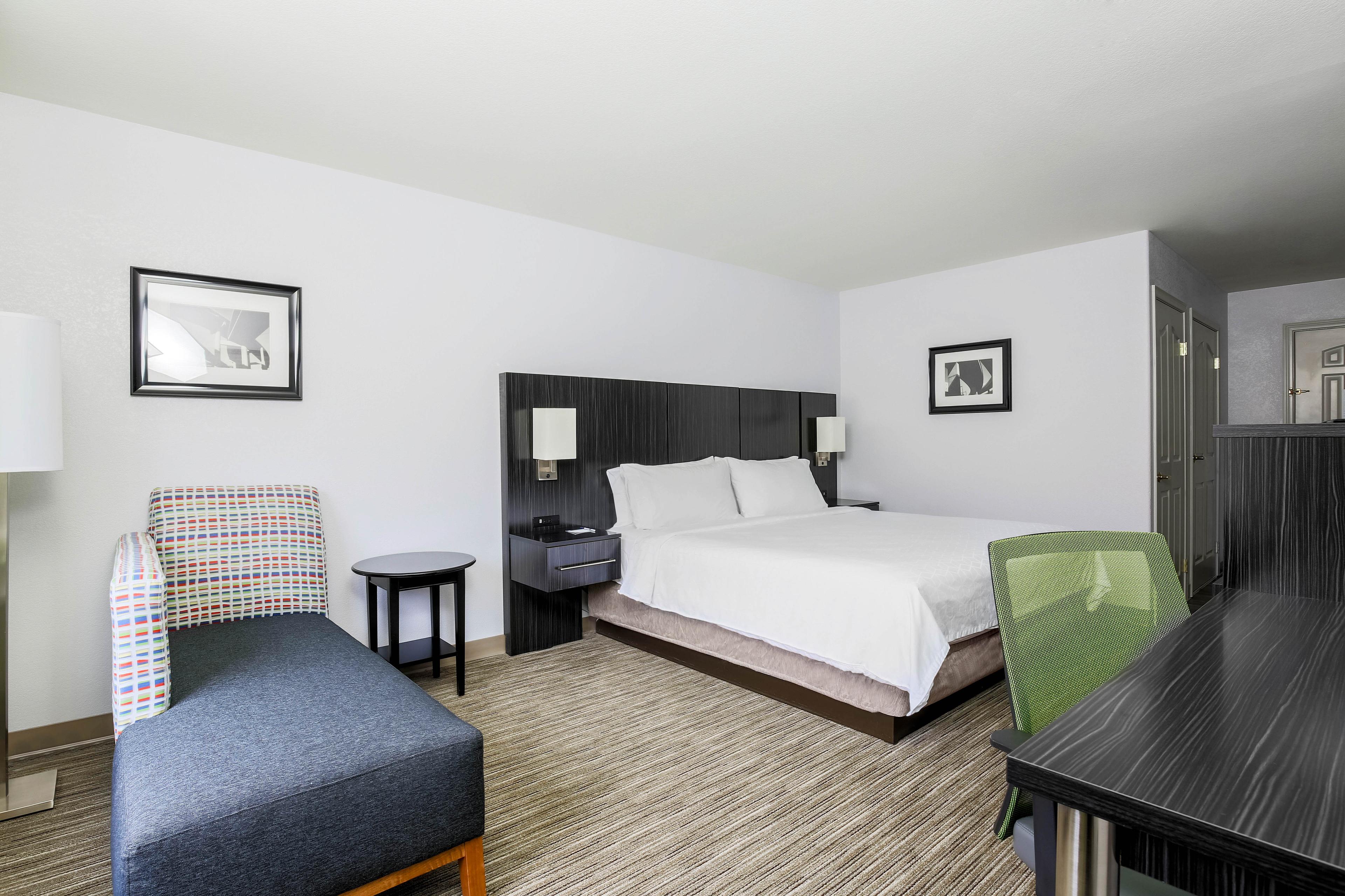 HOLIDAY INN EXPRESS BY IHG