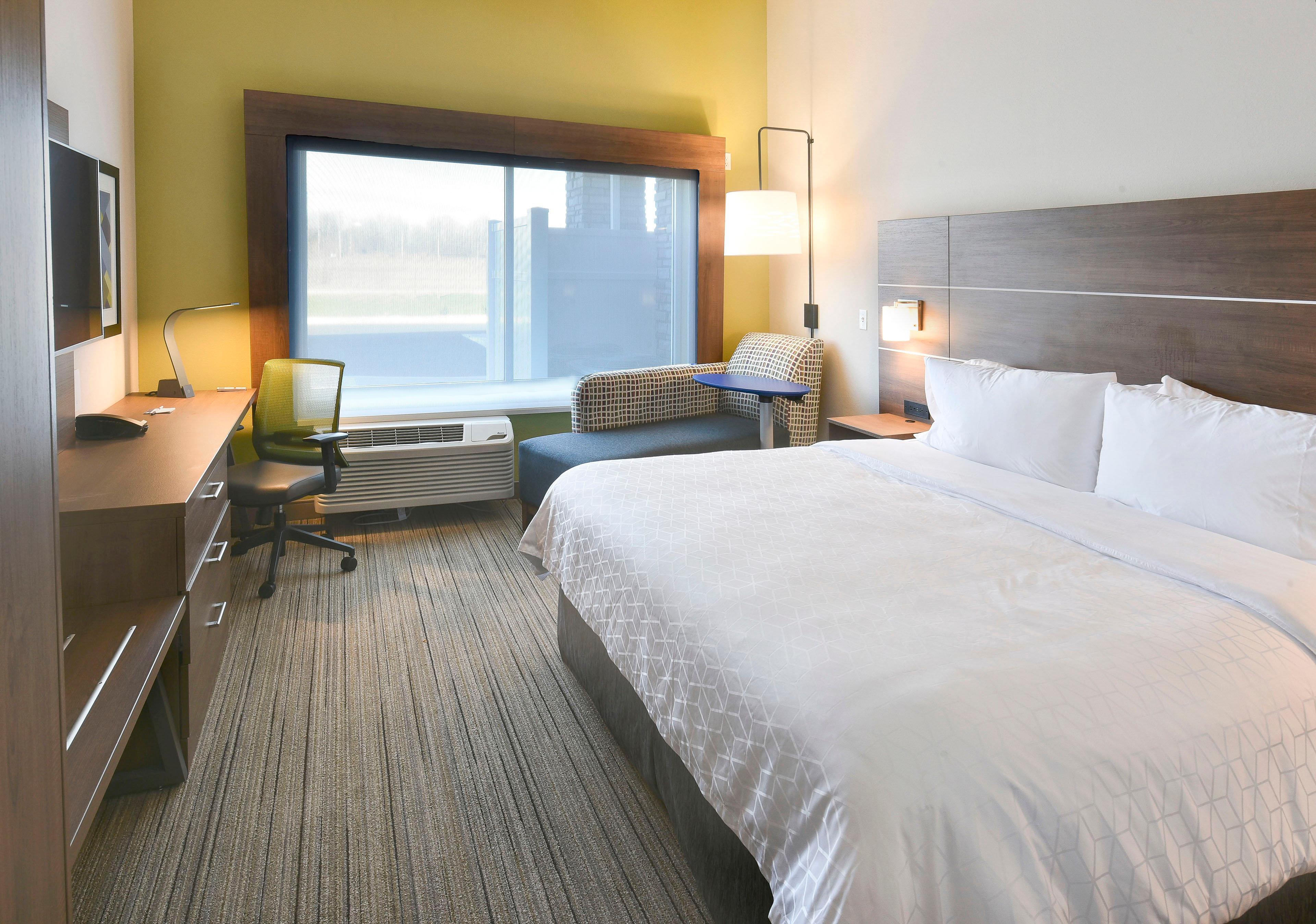 HOLIDAY INN EXP STES MADISONVILLE B