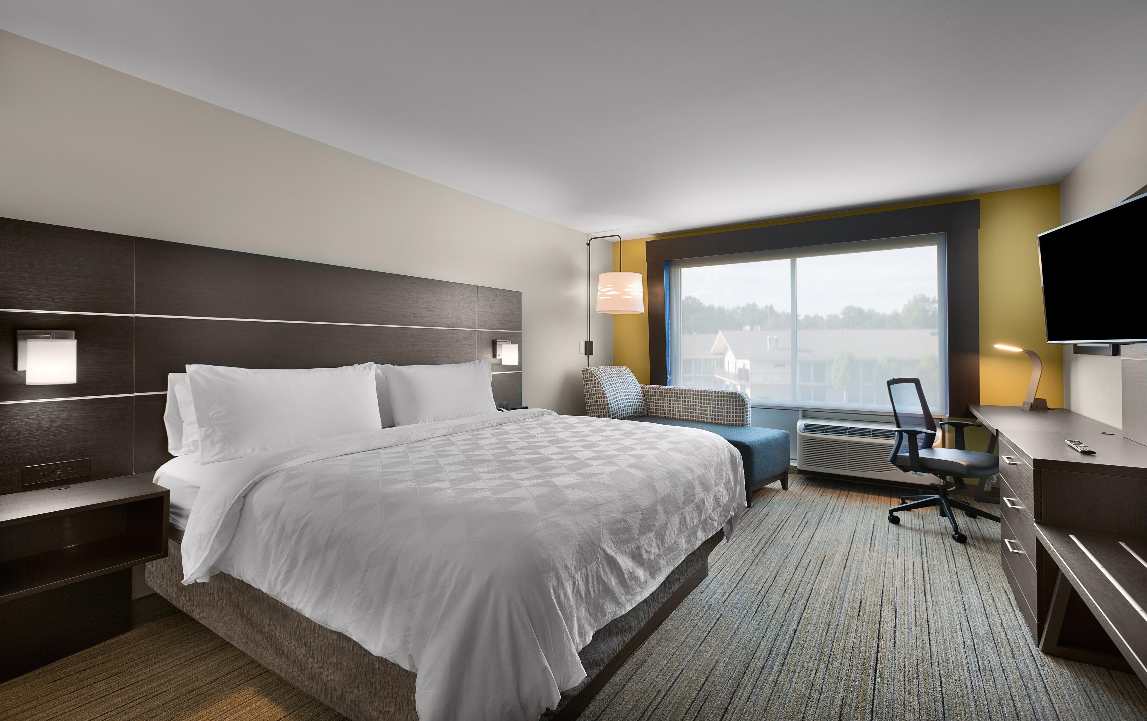 HOLIDAY INN EXP LAKE PARK BY IHG
