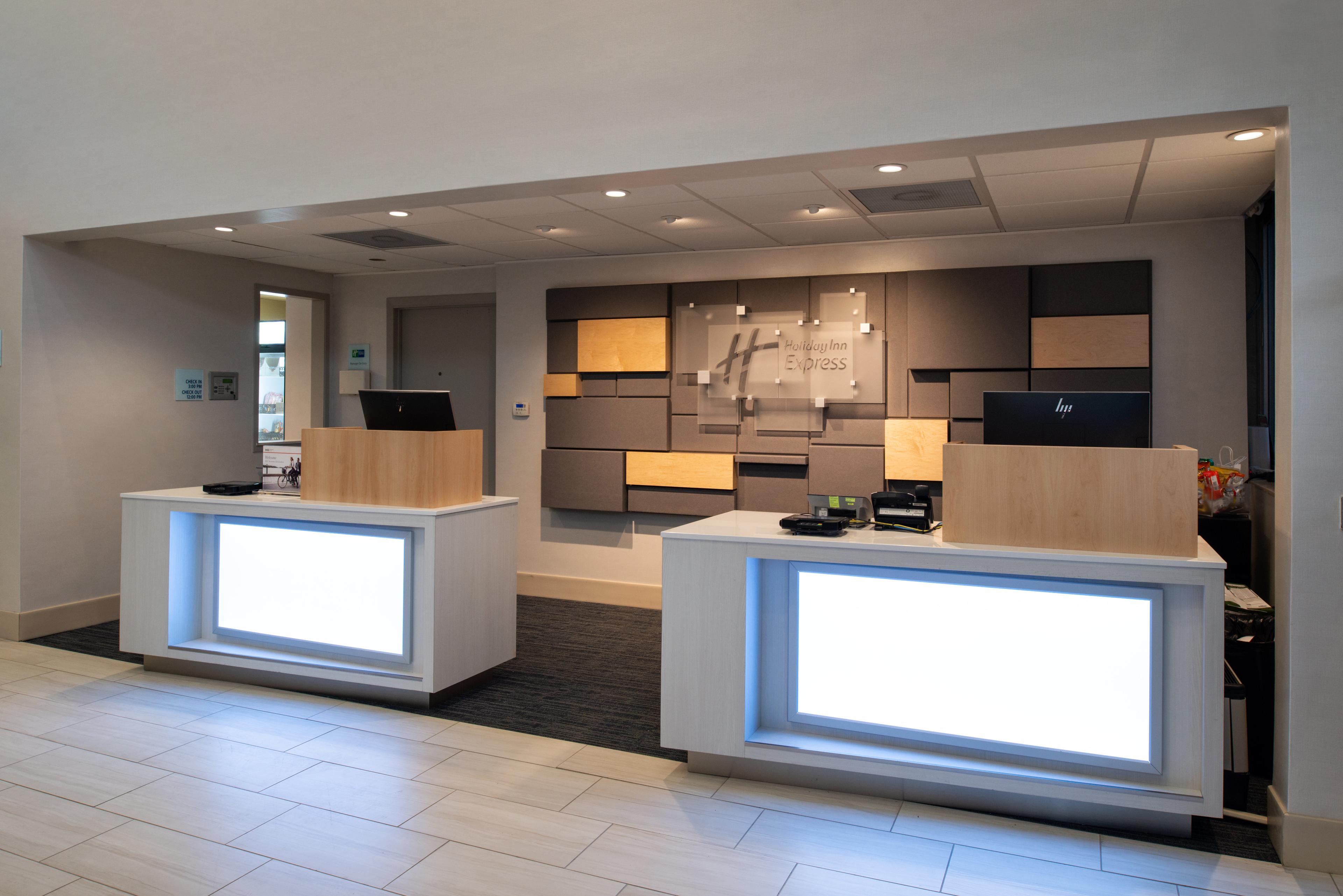 HOLIDAY INN EXP AIRPORT SOUTH BY IH