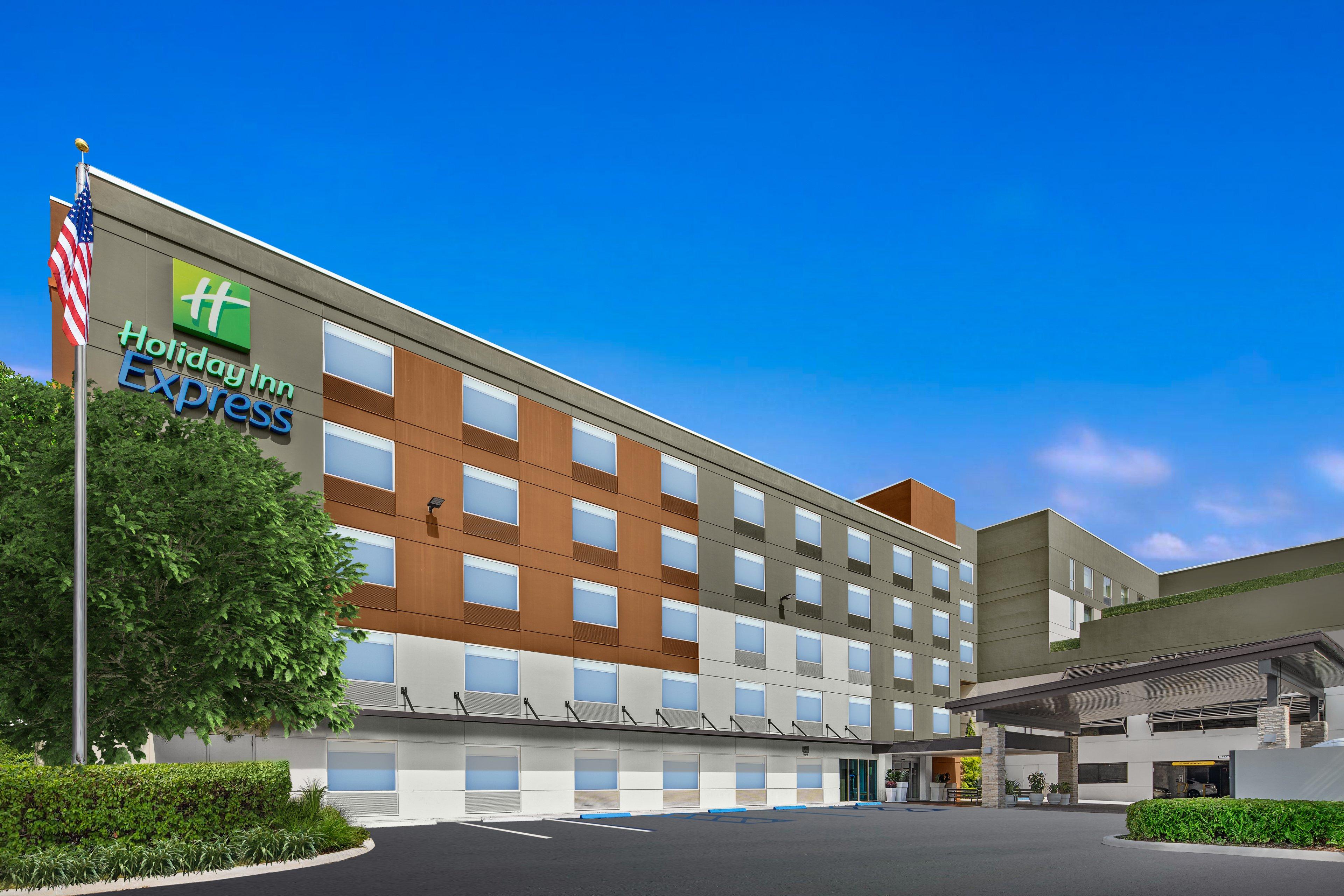 HOLIDAY INN EXP CRUISE ARPT E