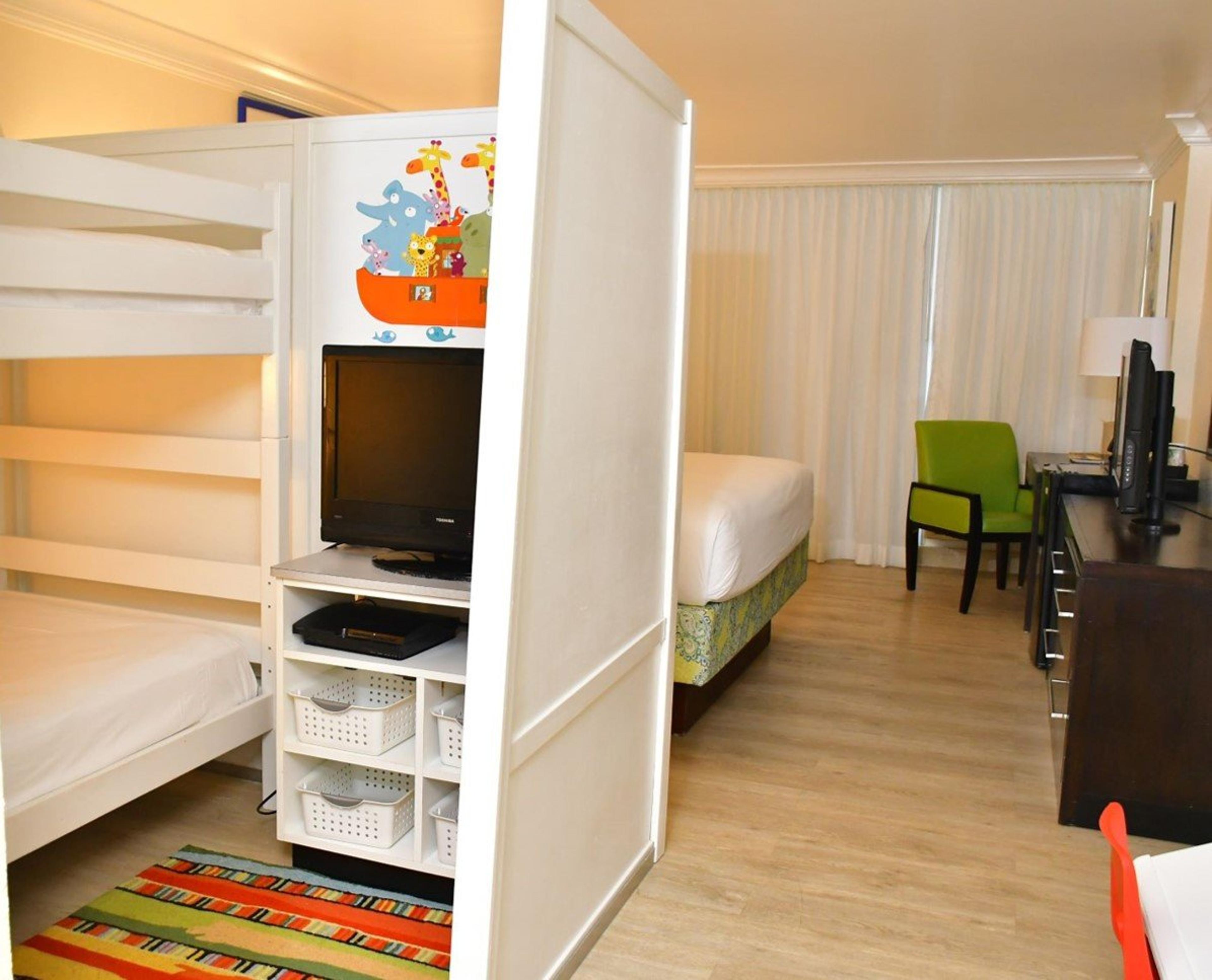 HOLIDAY INN SUN SPREE RESORT