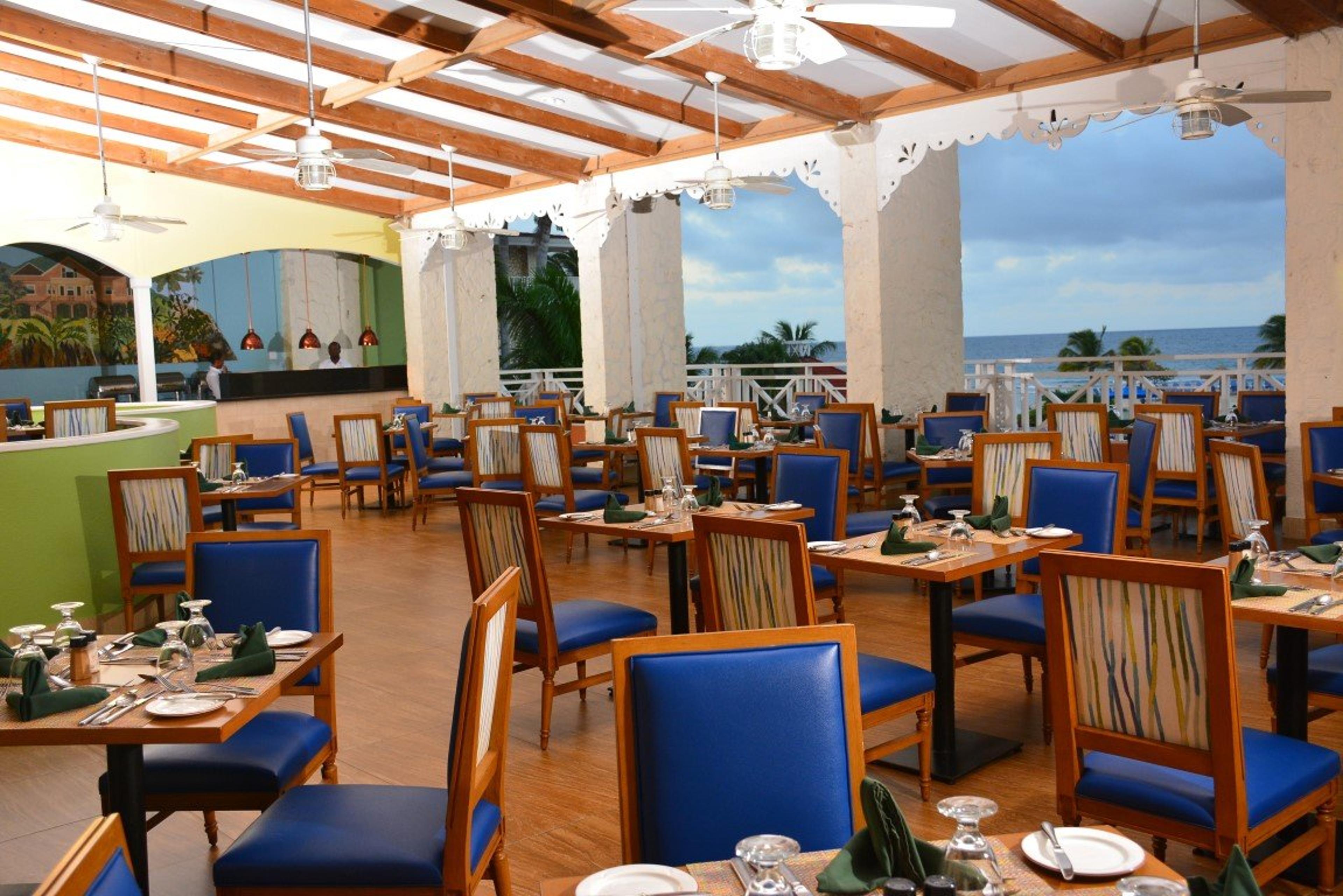 HOLIDAY INN SUN SPREE RESORT