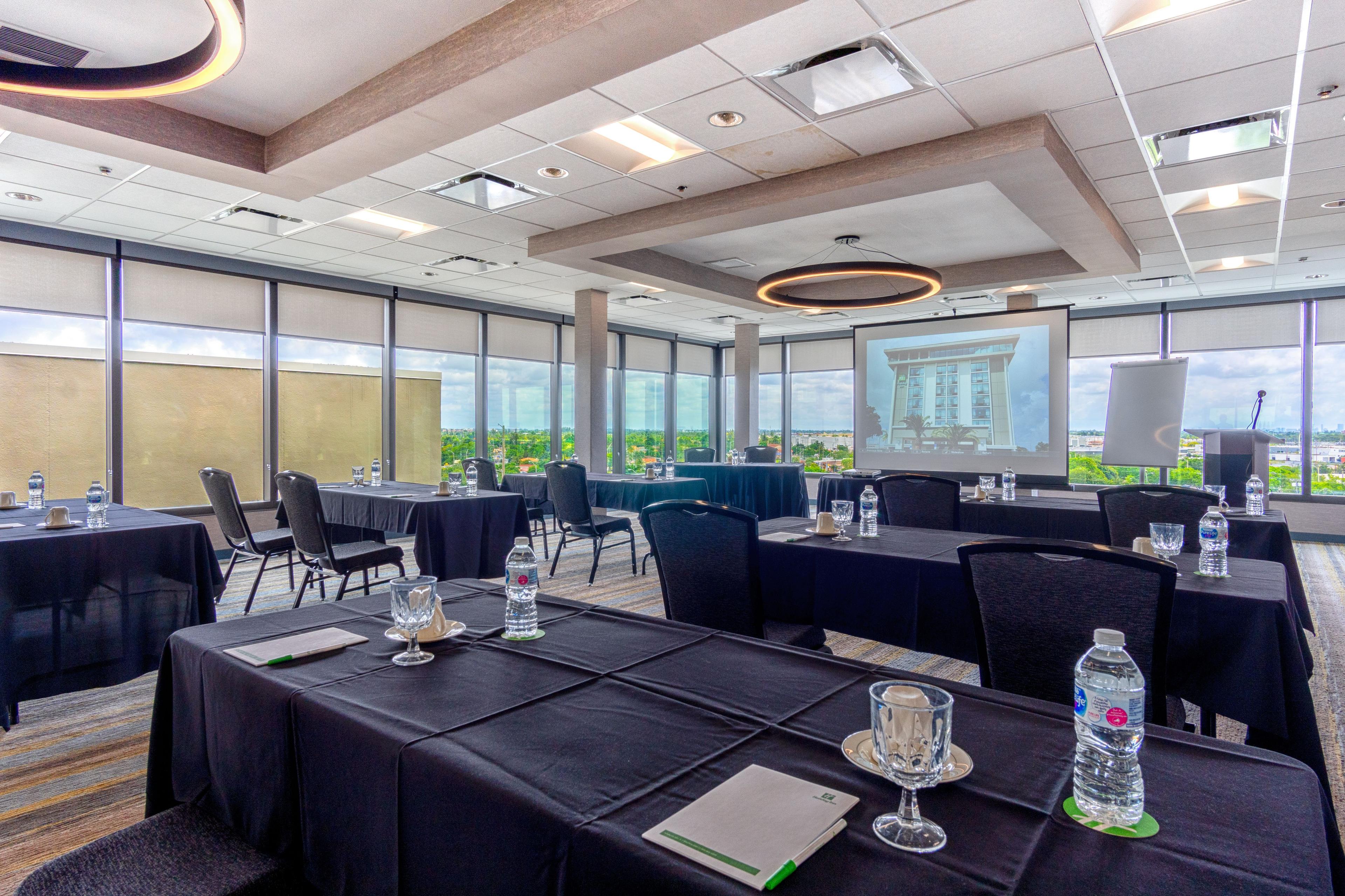 HOLIDAY INN - INTL AIRPORT N BY IHG