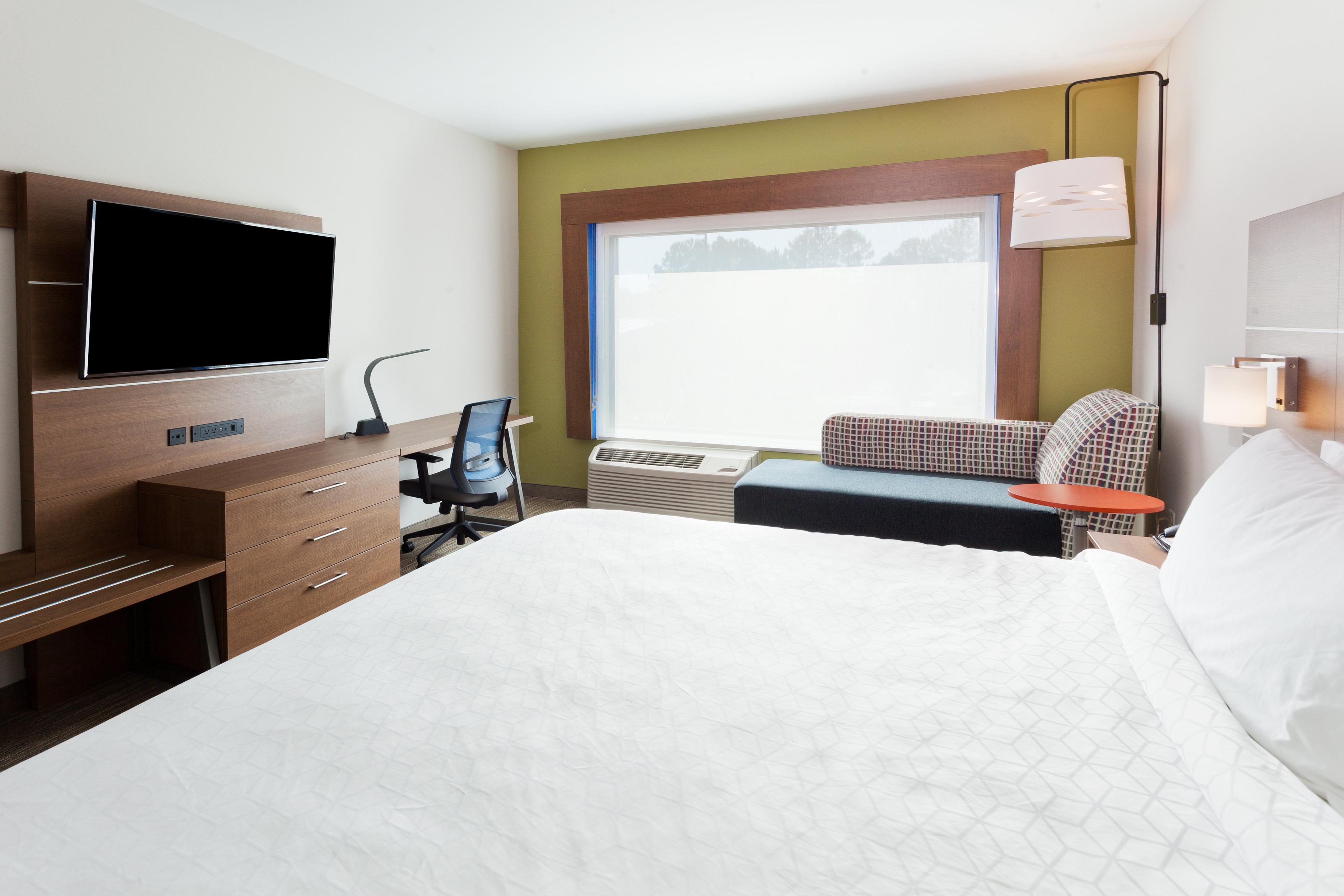 HOLIDAY INN EXP STES FAYETTEVILLE B