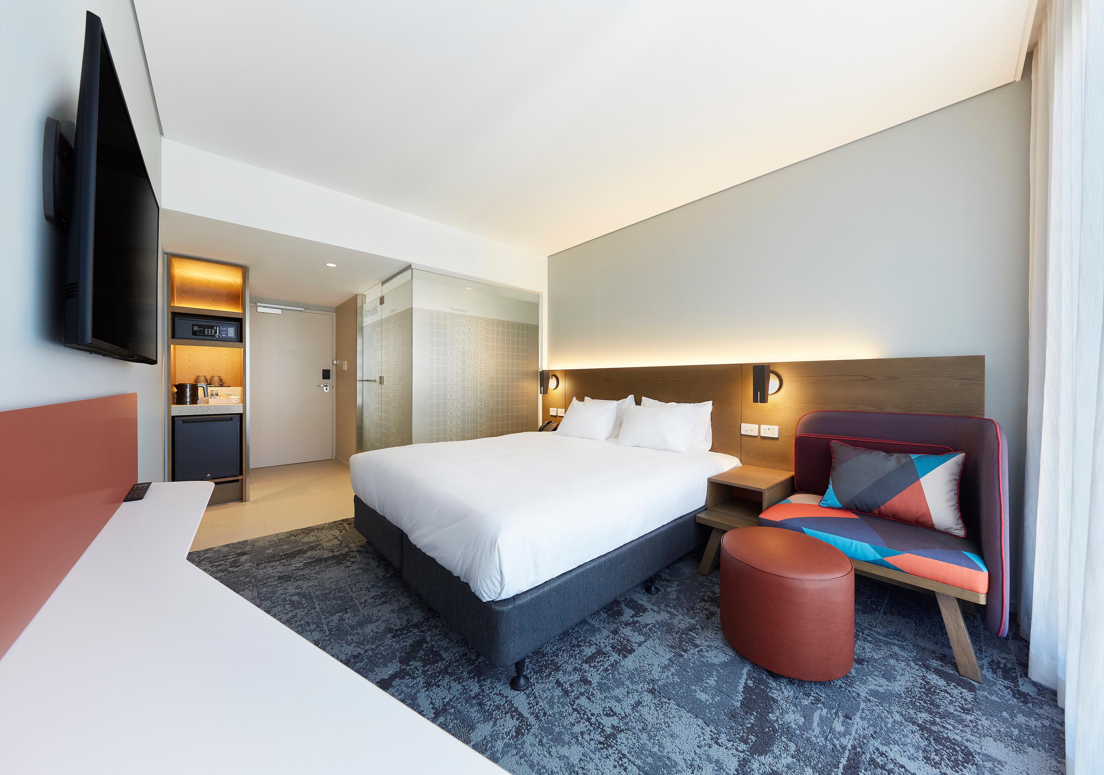 HOLIDAY INN EXP AIRPORT BY IHG