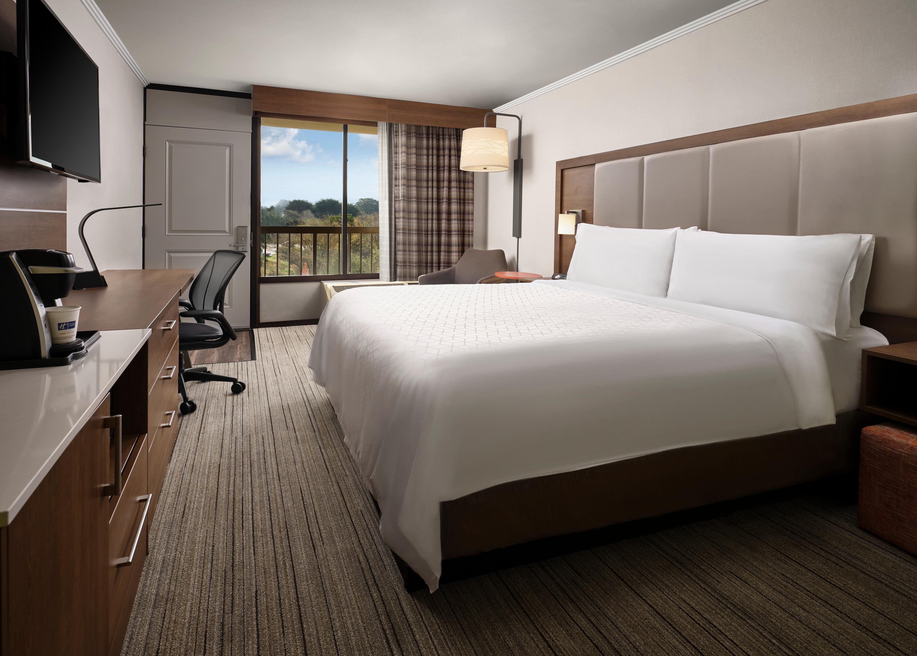 HOLIDAY INN EXP MONTERY BAY BY IHG