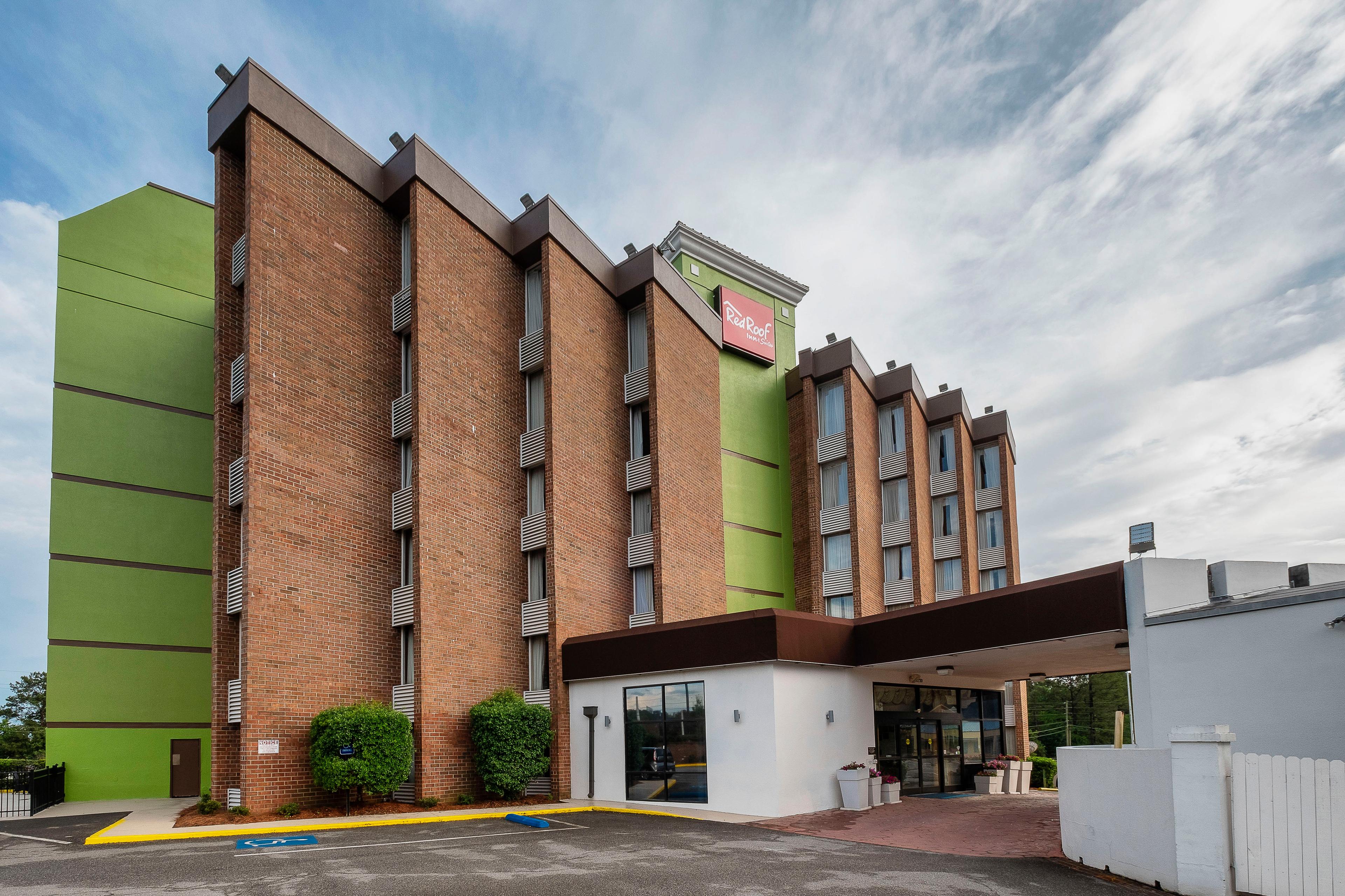 RED ROOF INN & SUITES MACON