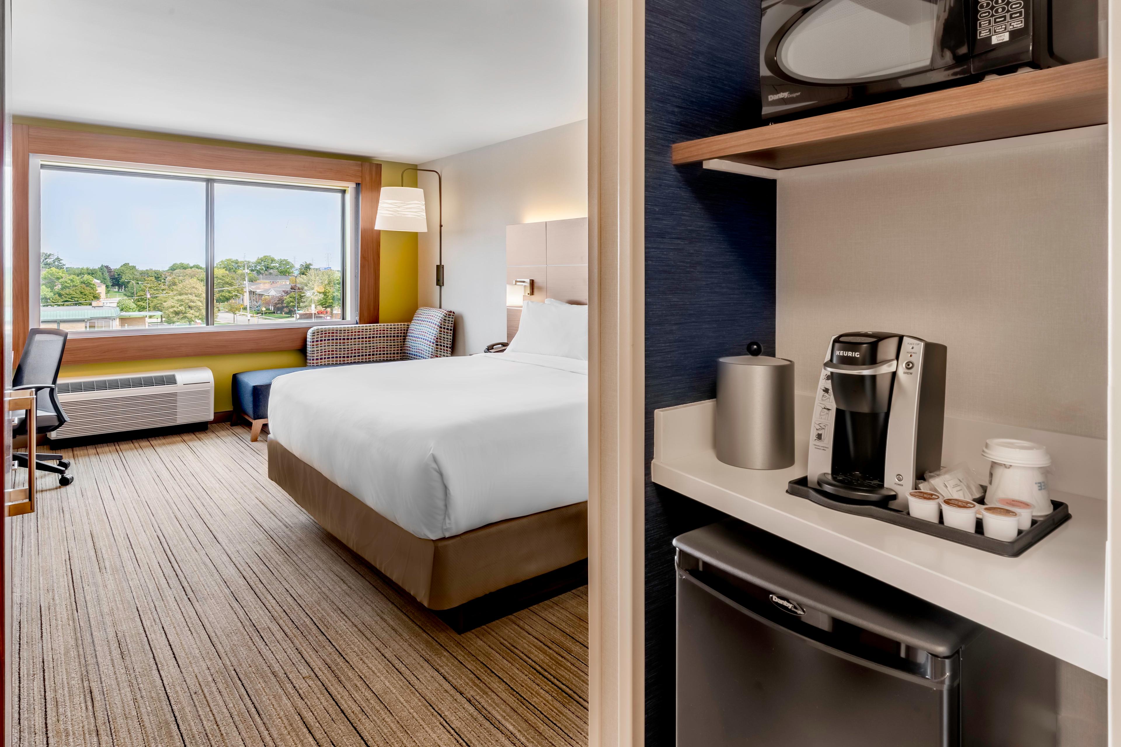 HOLIDAY INN EXP STES WEST ALLIS BY