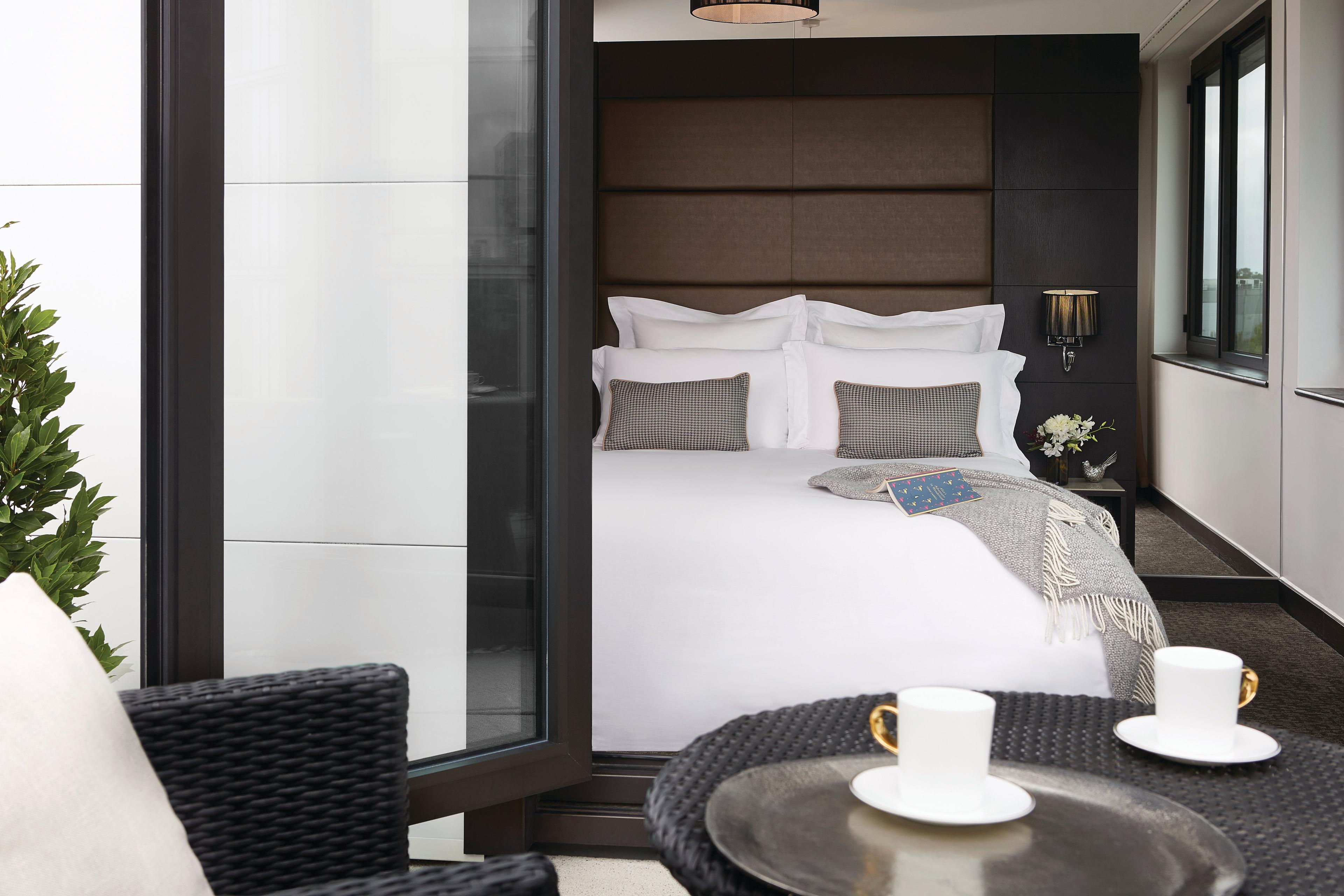 THE WESTBRIDGE HOTEL STRATFORD