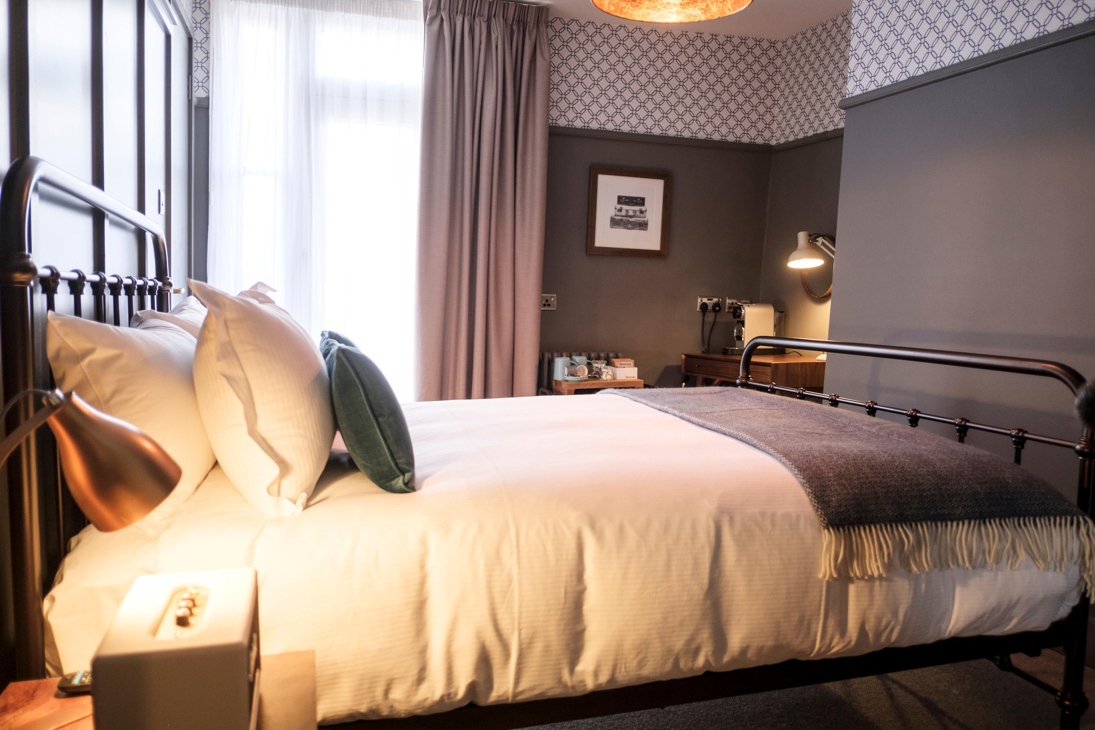 THE SWAN HOTEL STAINES
