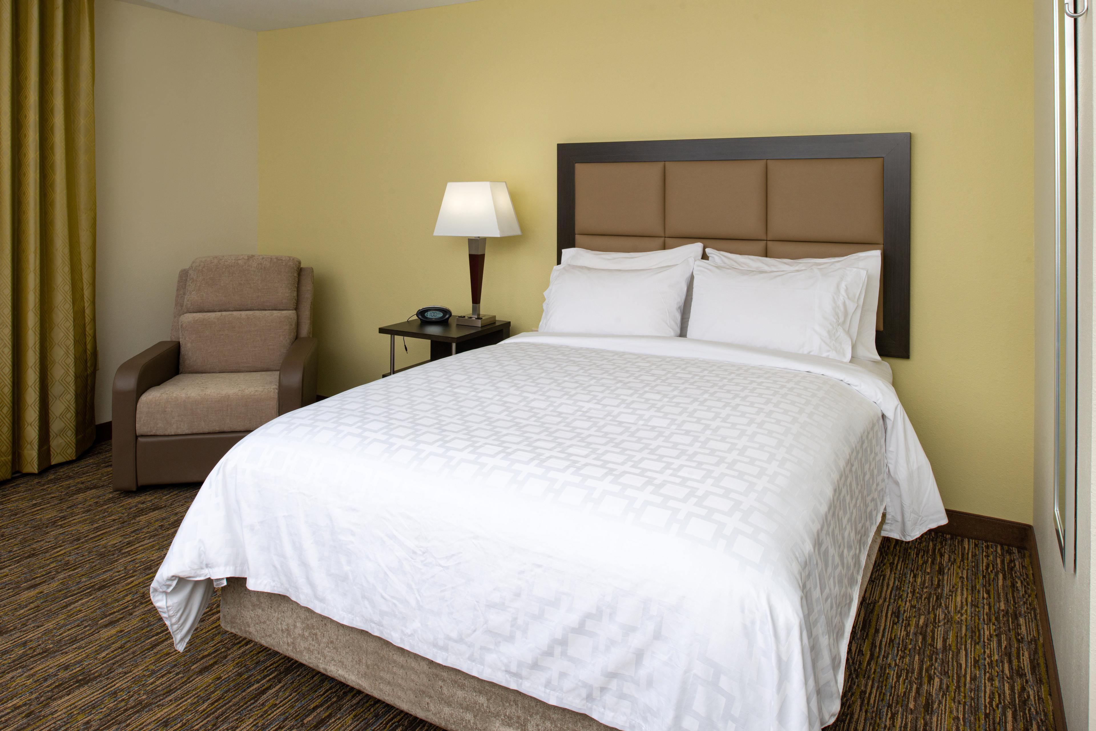 CANDLEWOOD SUITES OLATHE BY IHG