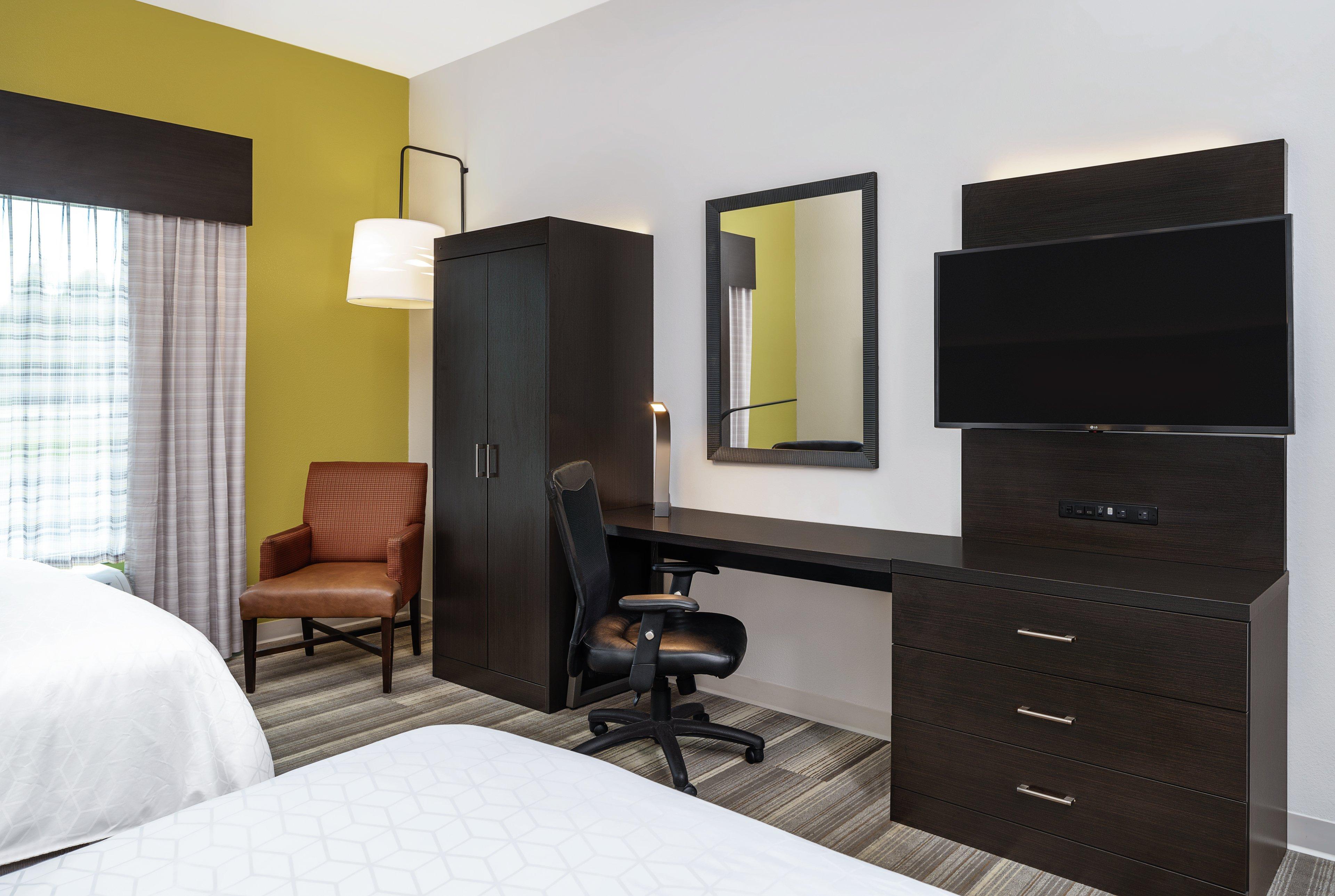 HOLIDAY INN EXPRESS AND SUITES BY I