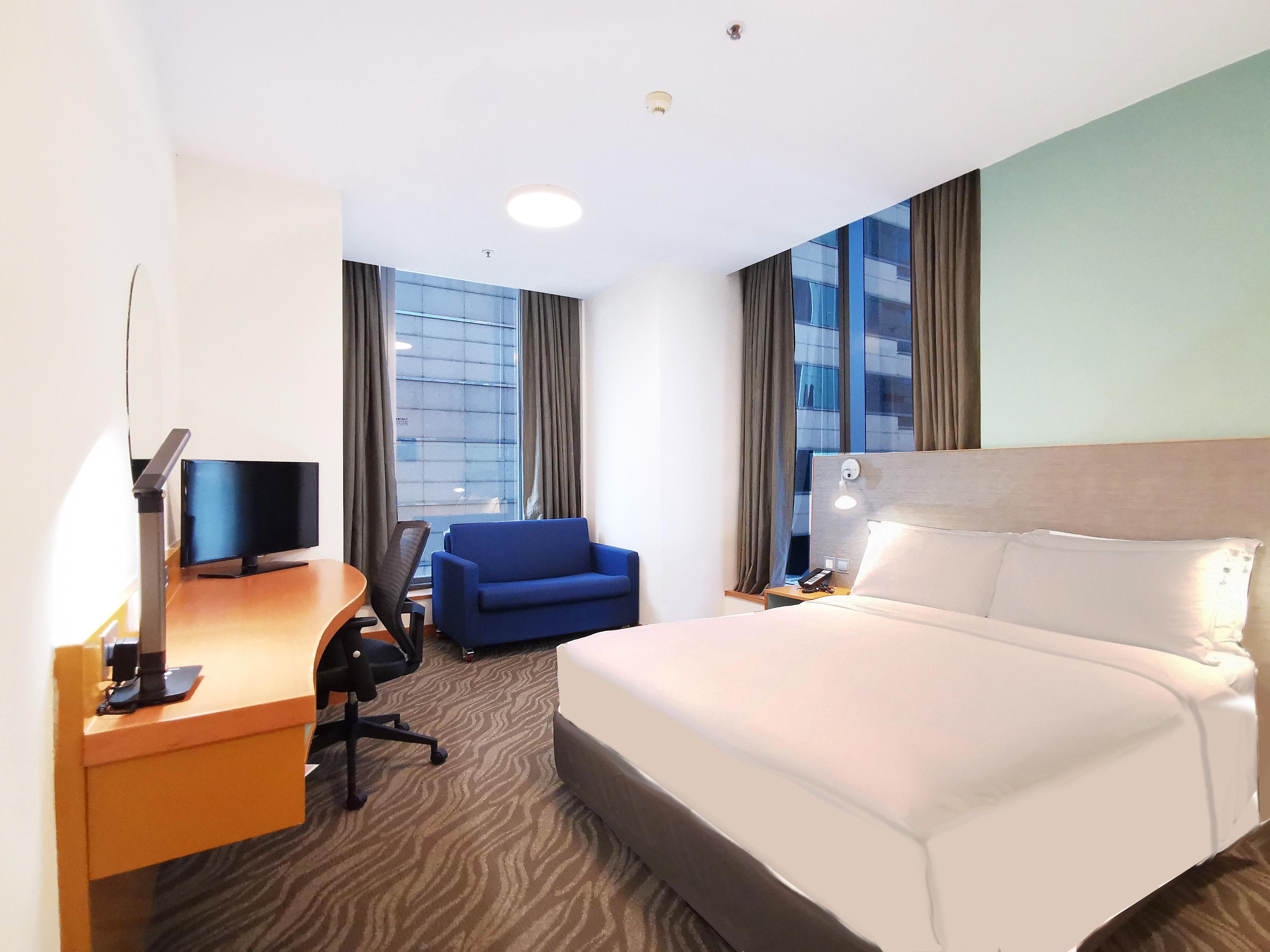 HOLIDAY INN EXP CAUSEWAY BAY BY IHG