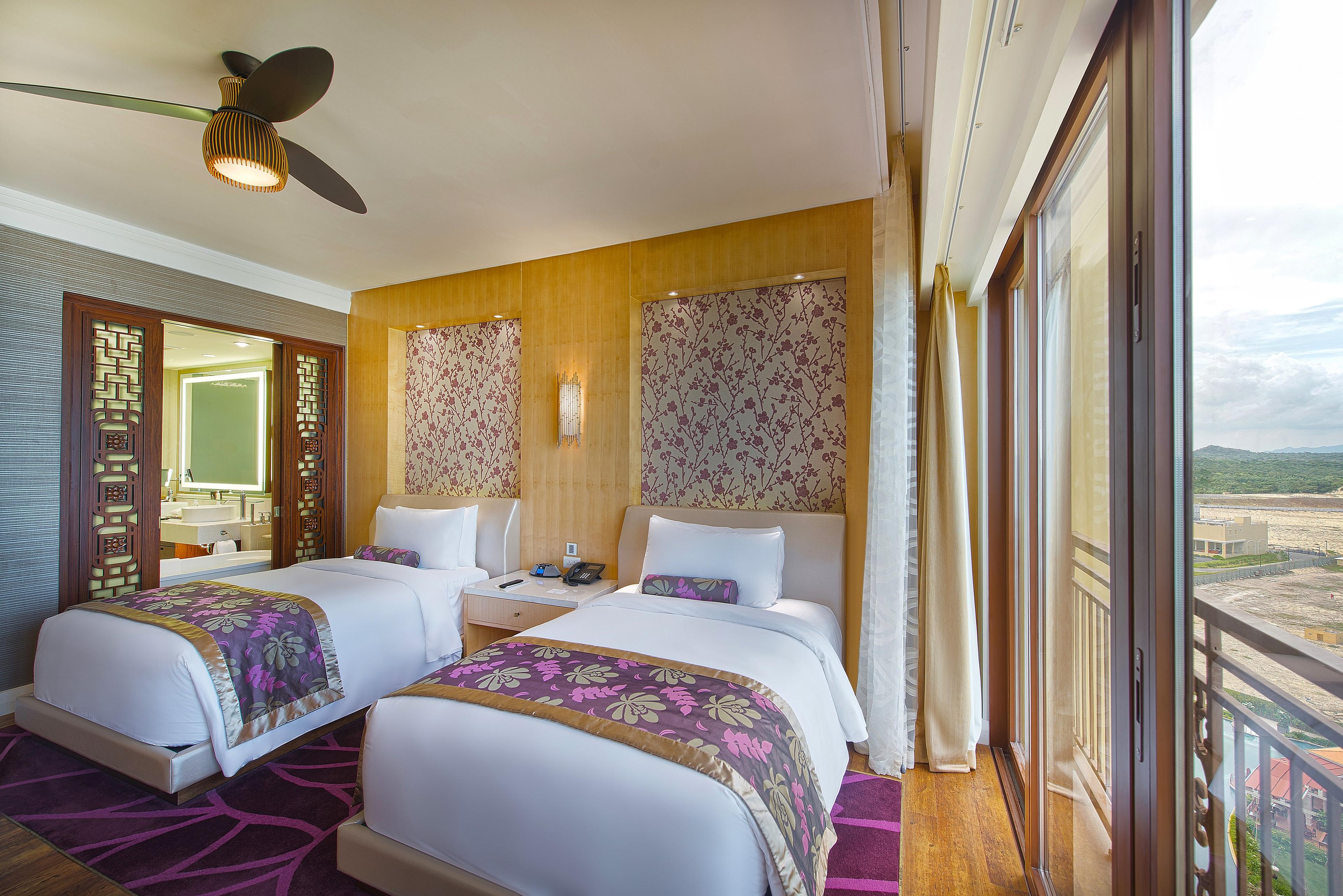 INTERCONTINENTAL GRAND HO TRAM BY I