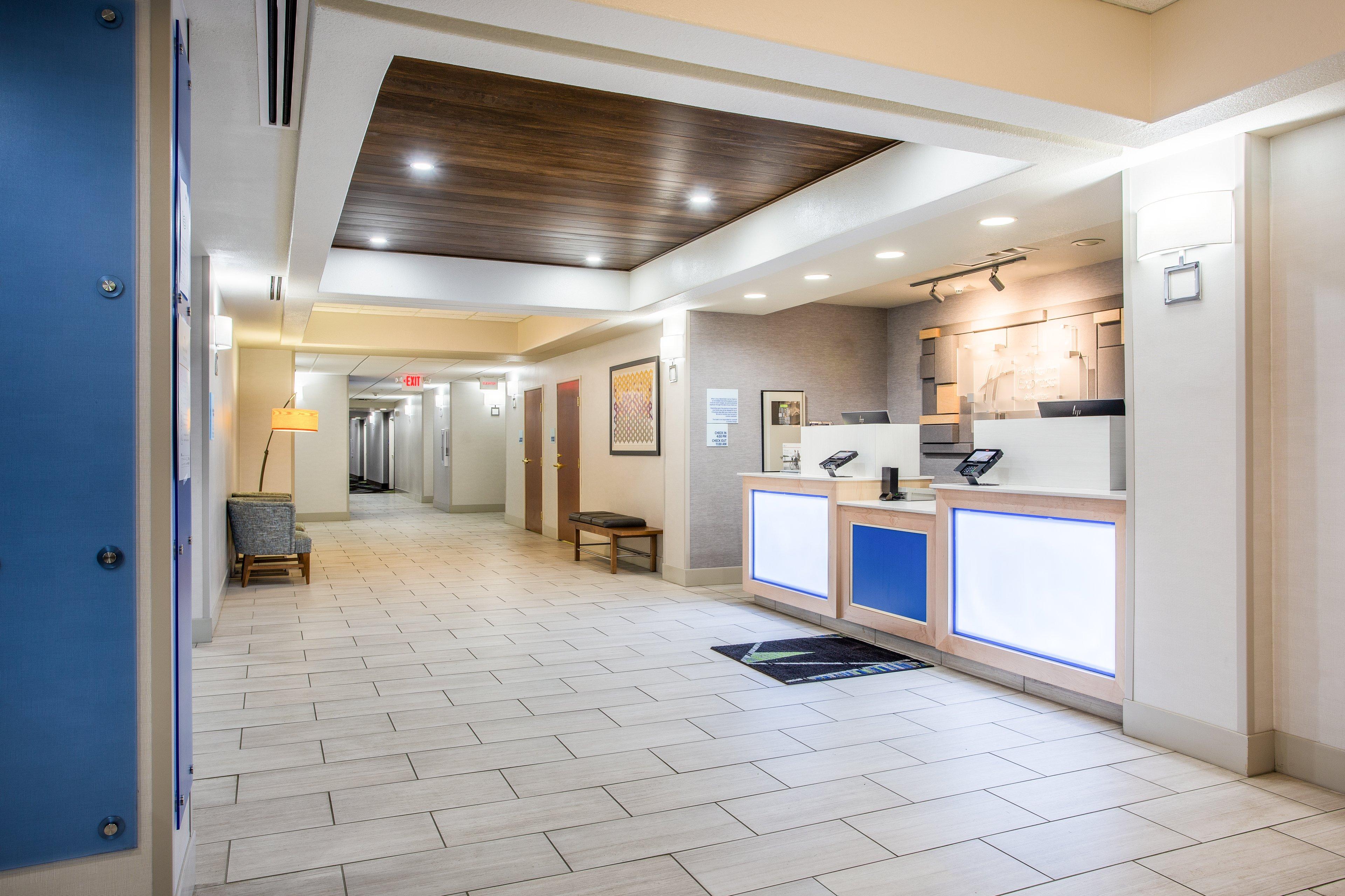 HOLIDAY INN EXP STES LEWISBURG BY I