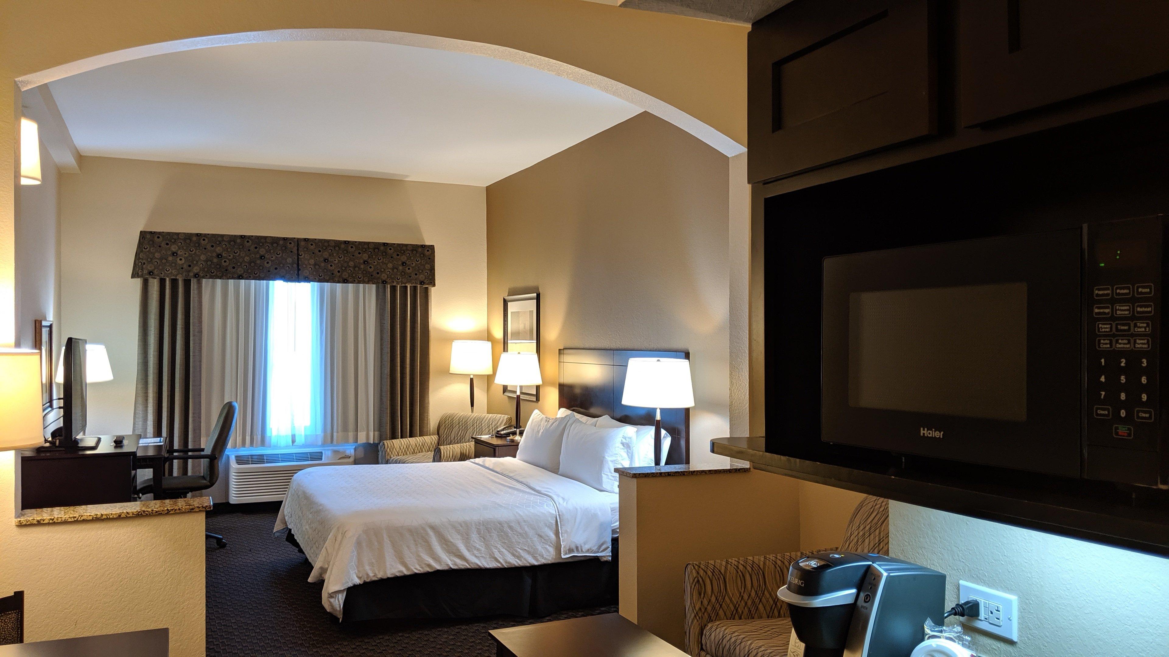 HOLIDAY INN EXP STES CLINTON BY IHG