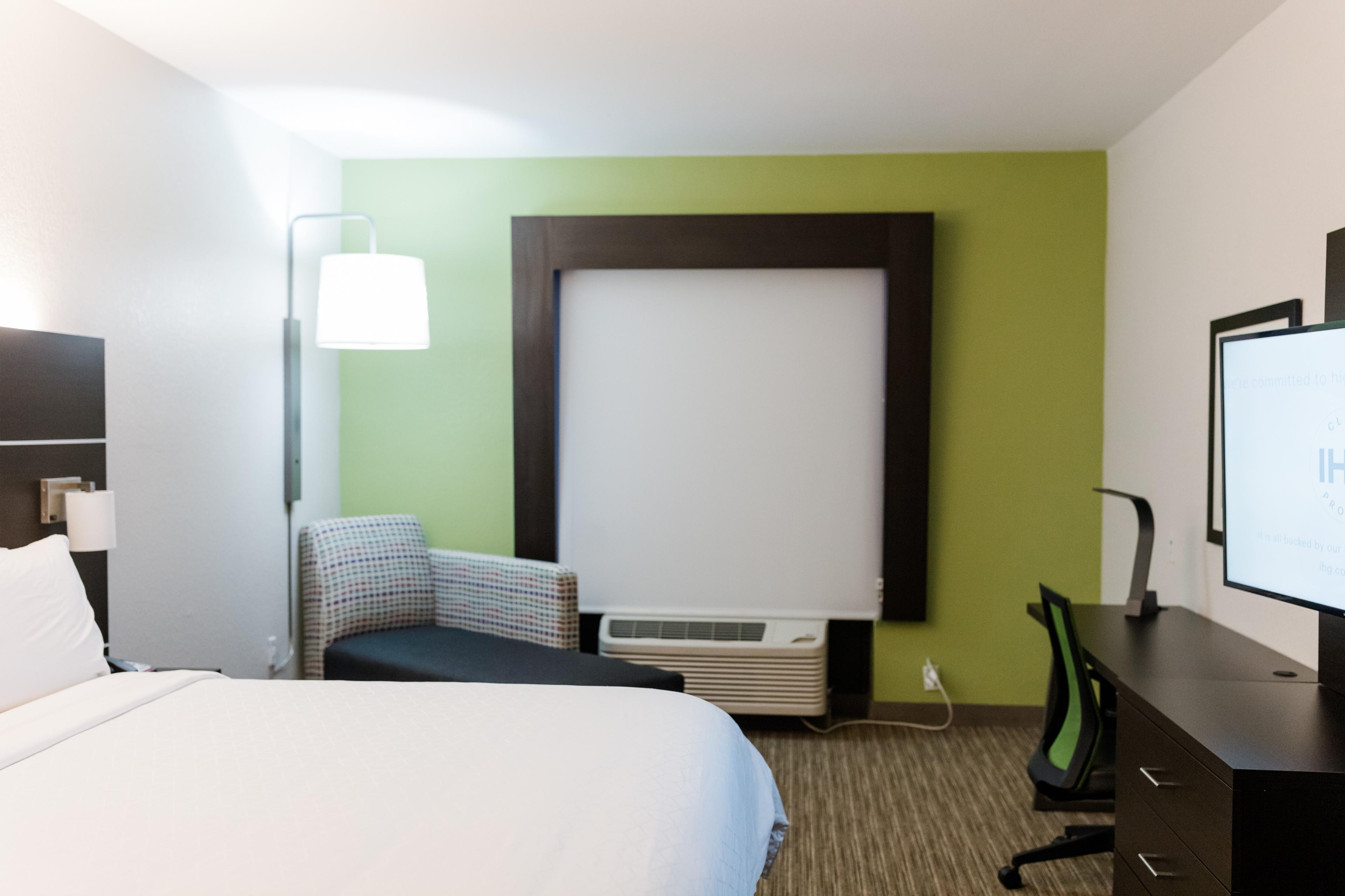 HOLIDAY INN EXP STES GREENVILLE BY
