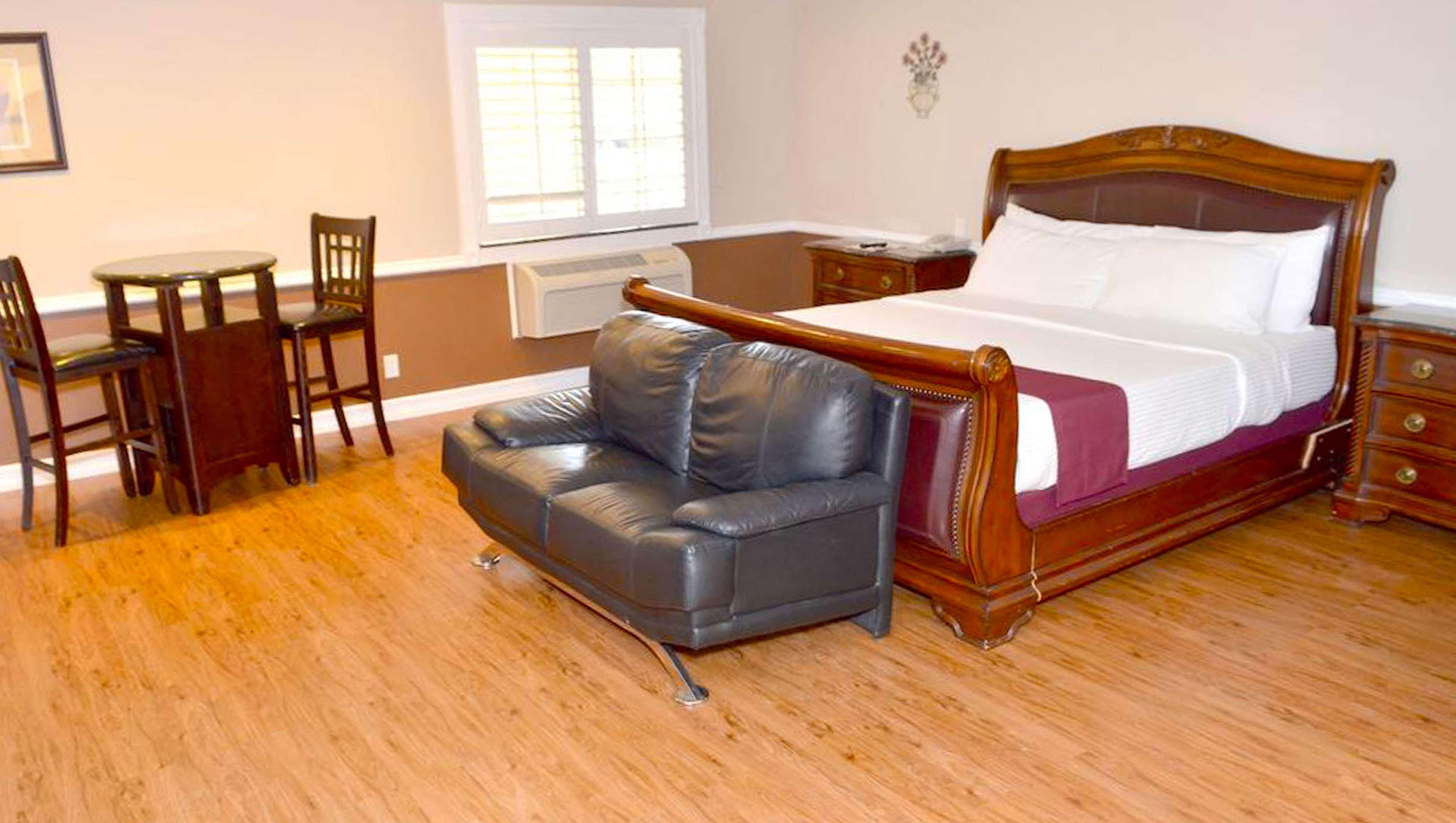 DYNASTY SUITES HOTEL RIVERSIDE