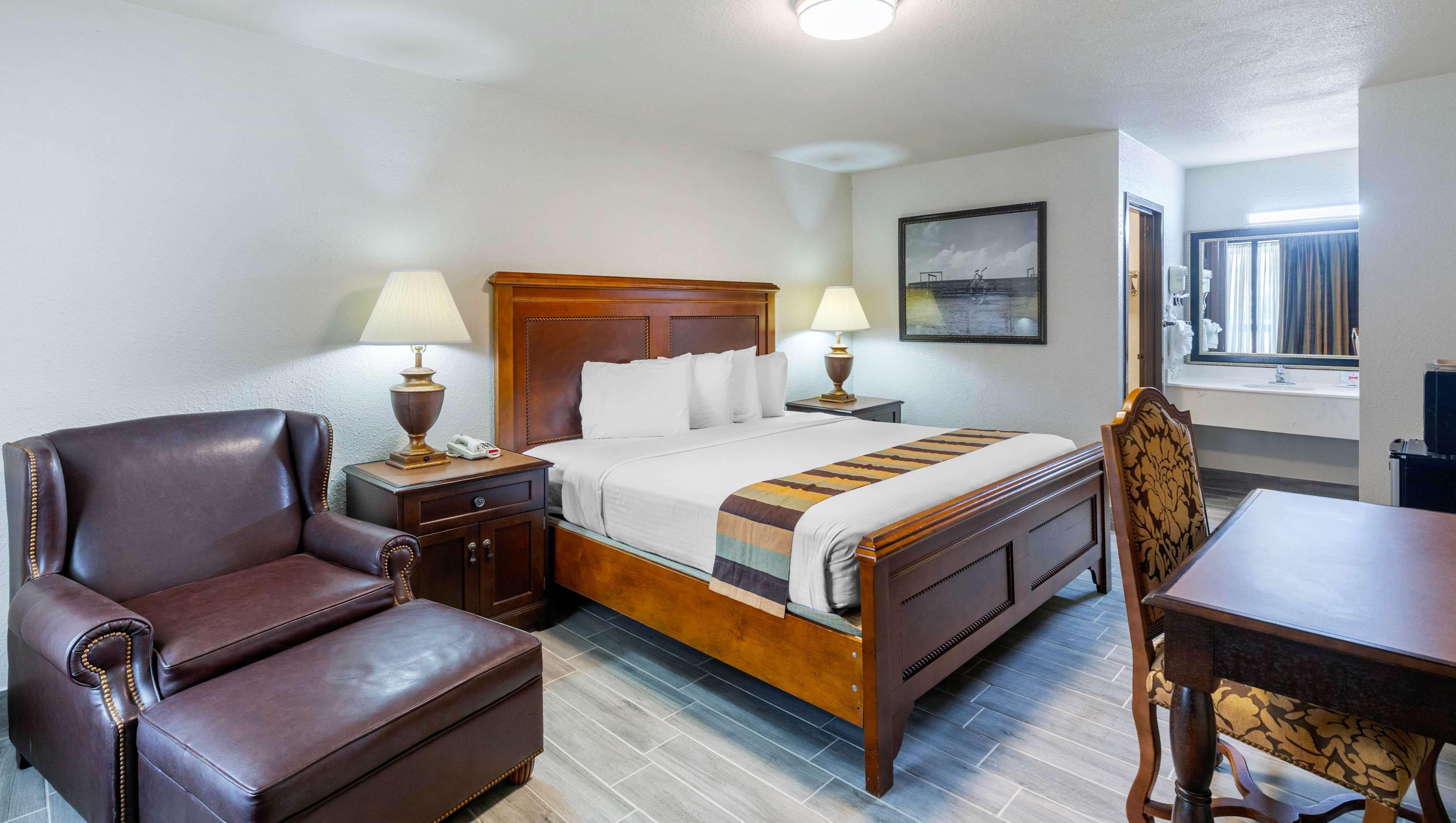 Magnuson Grand Hotel and Confe