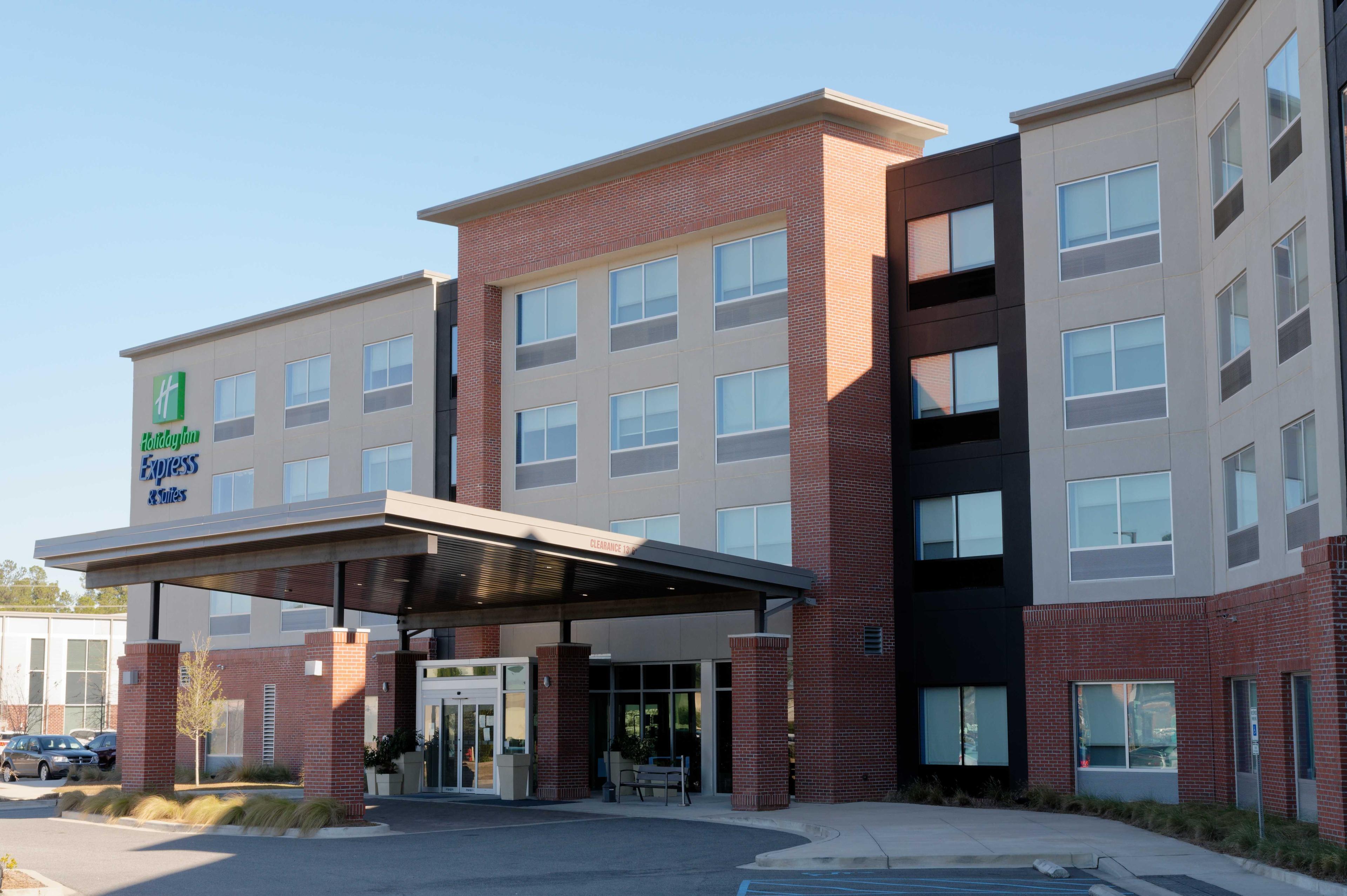 HOLIDAY INN EXP STES SUMMERVILLE BY