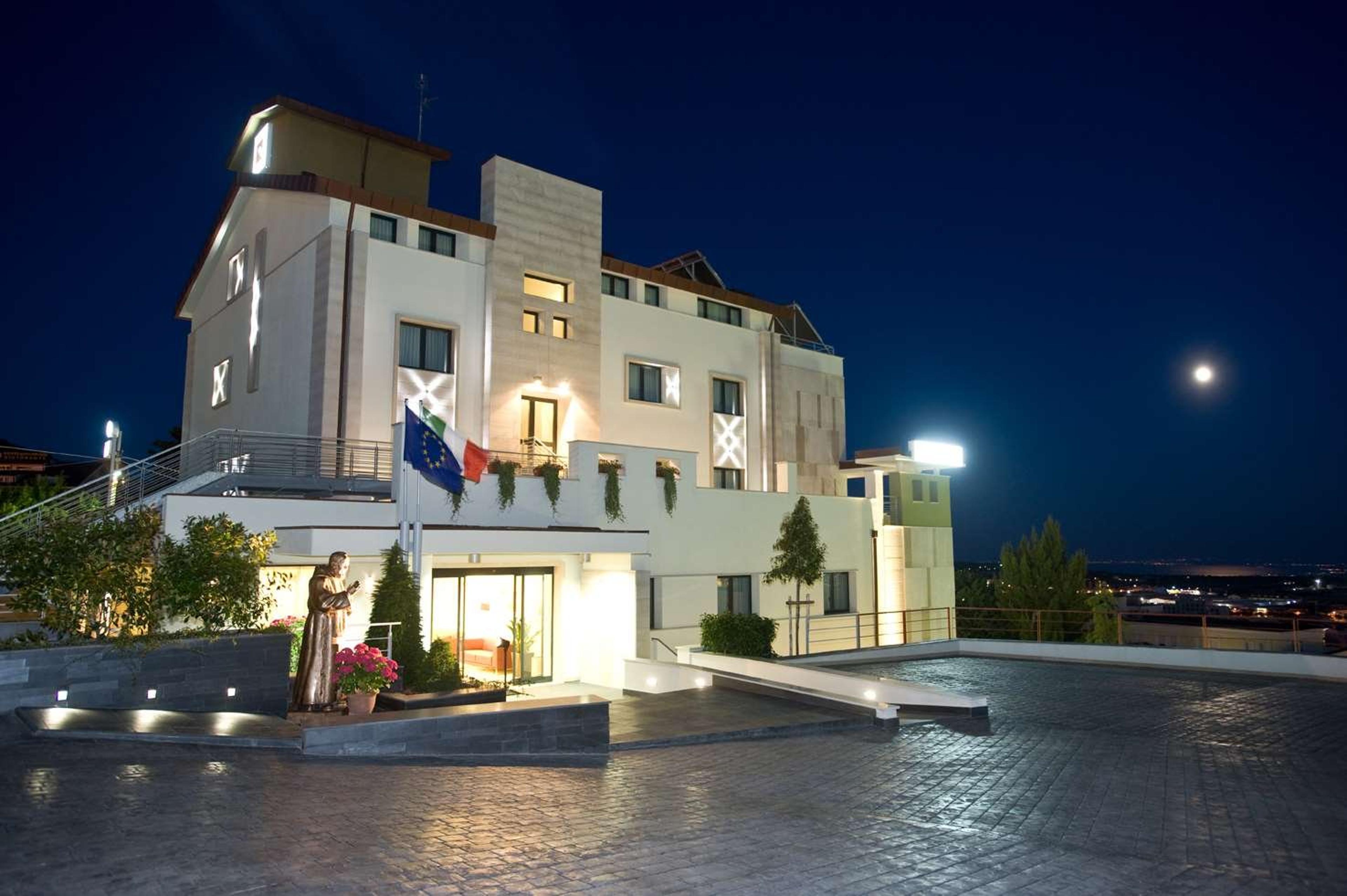 HOTEL VITTORIA - SAN GIOVANNI ROTON