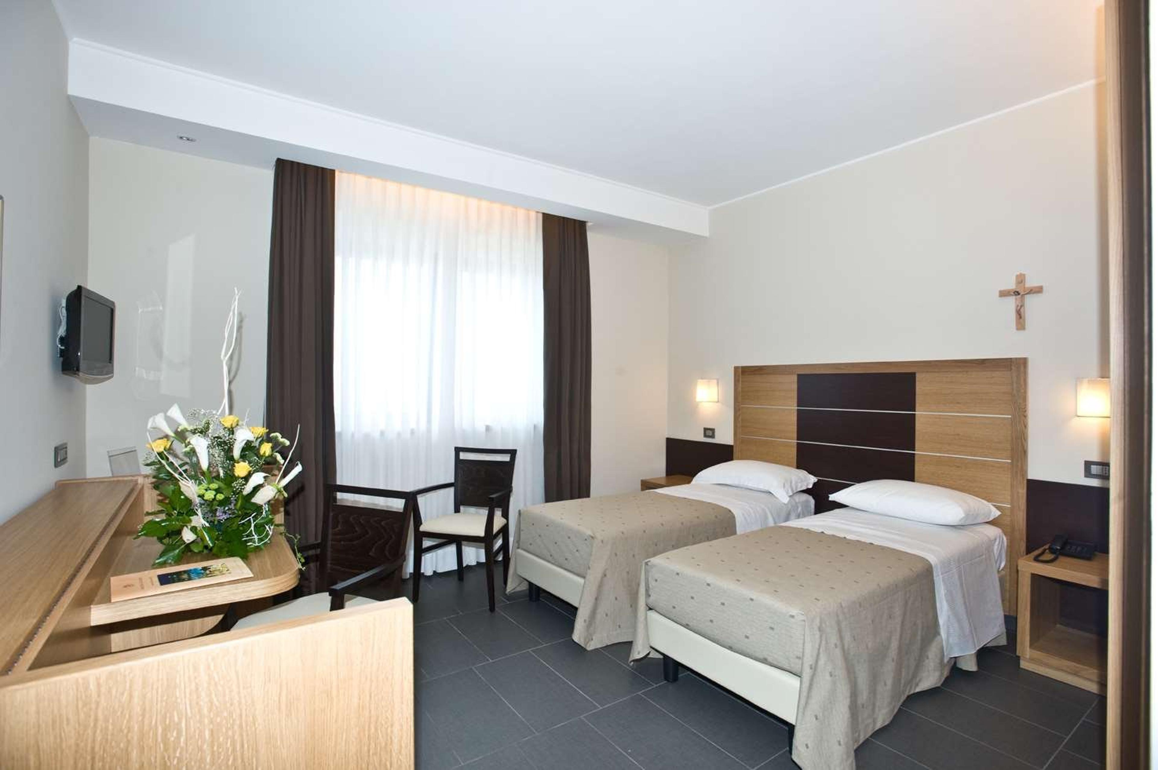 HOTEL VITTORIA - SAN GIOVANNI ROTON