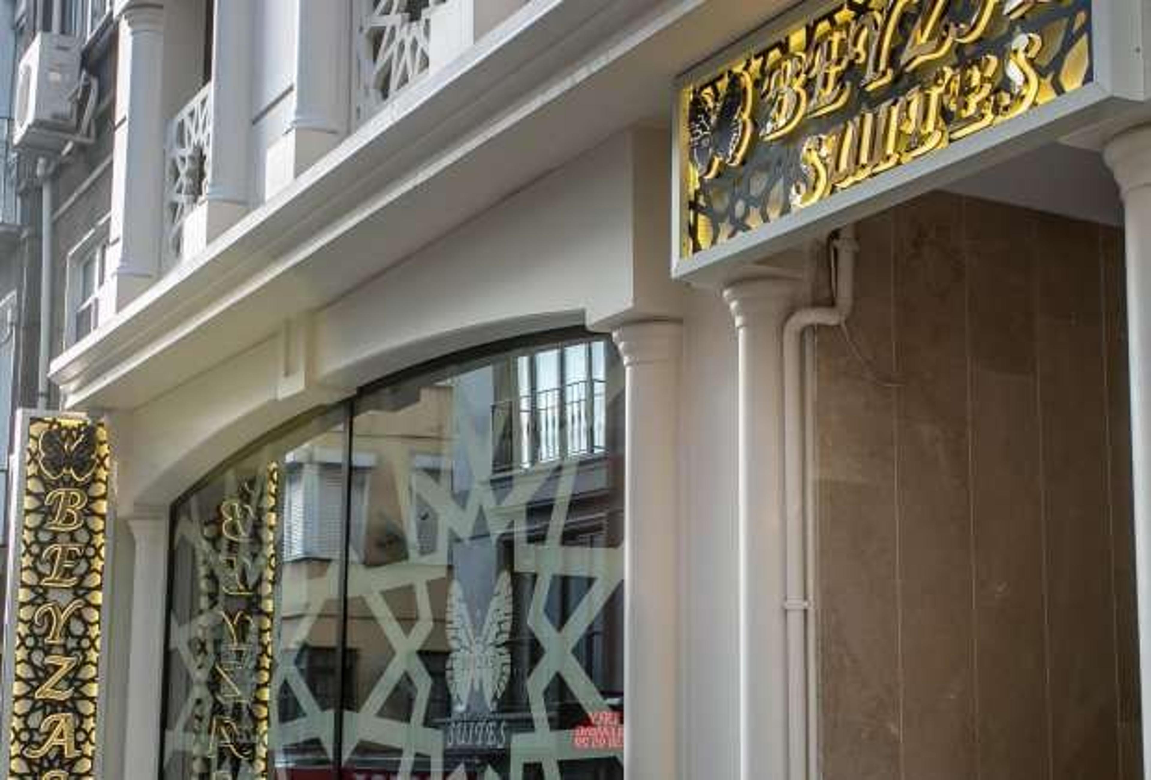 BEYZAS HOTEL AND SUITES