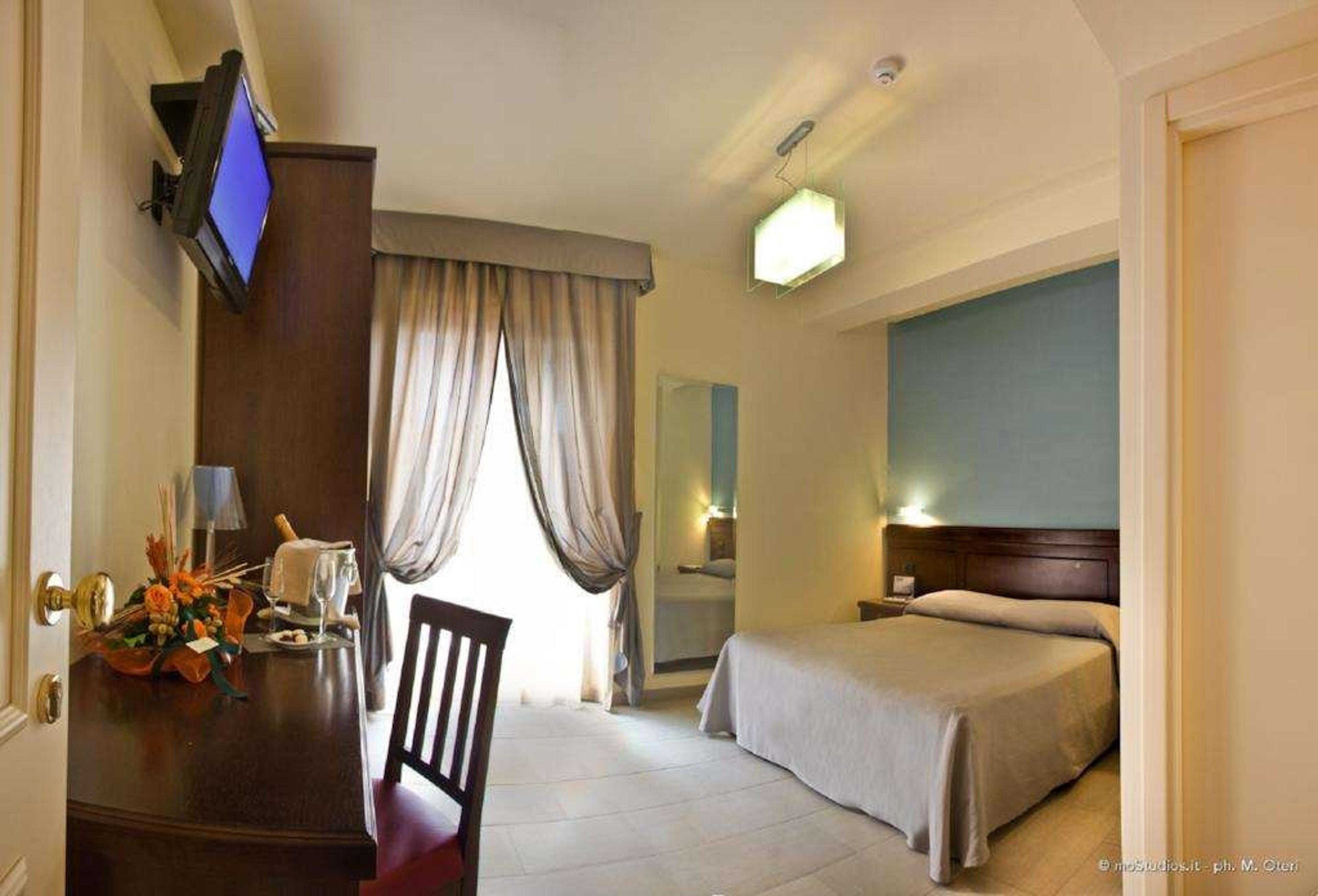 HOTEL ALBANUOVA
