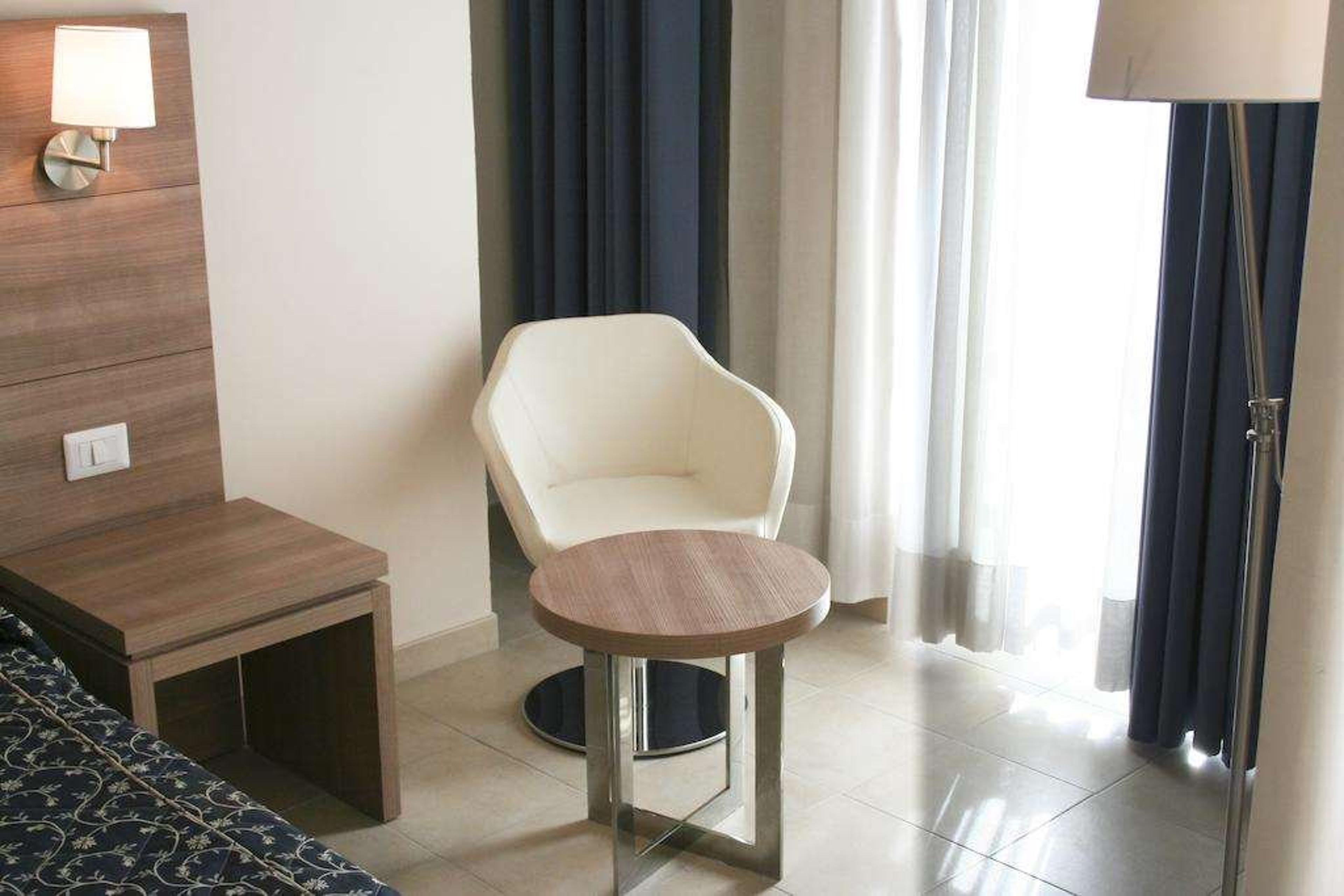 HOTEL MEDITERRANEO - CIVITAVECCHIA