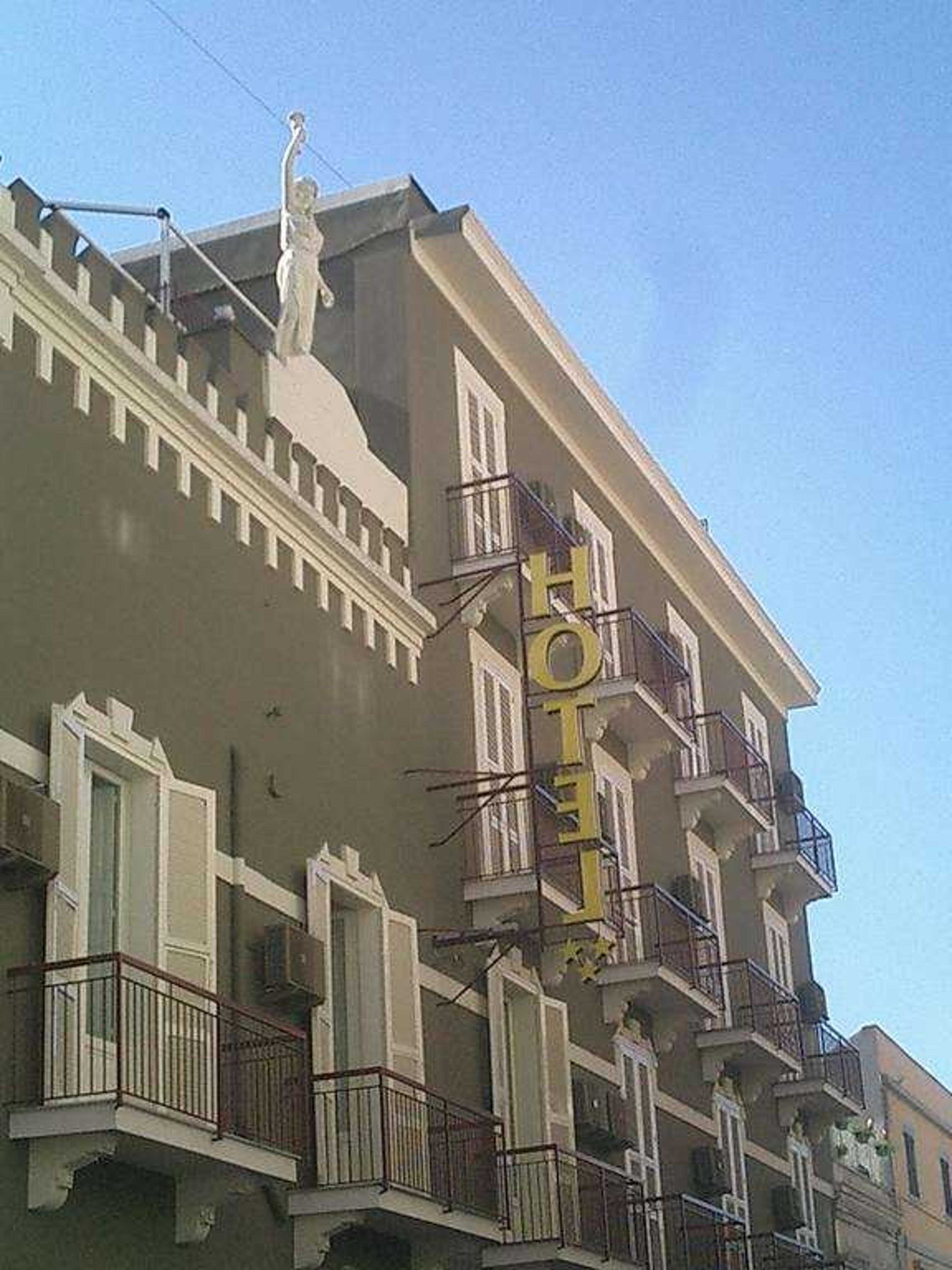 Hotel Photo 1