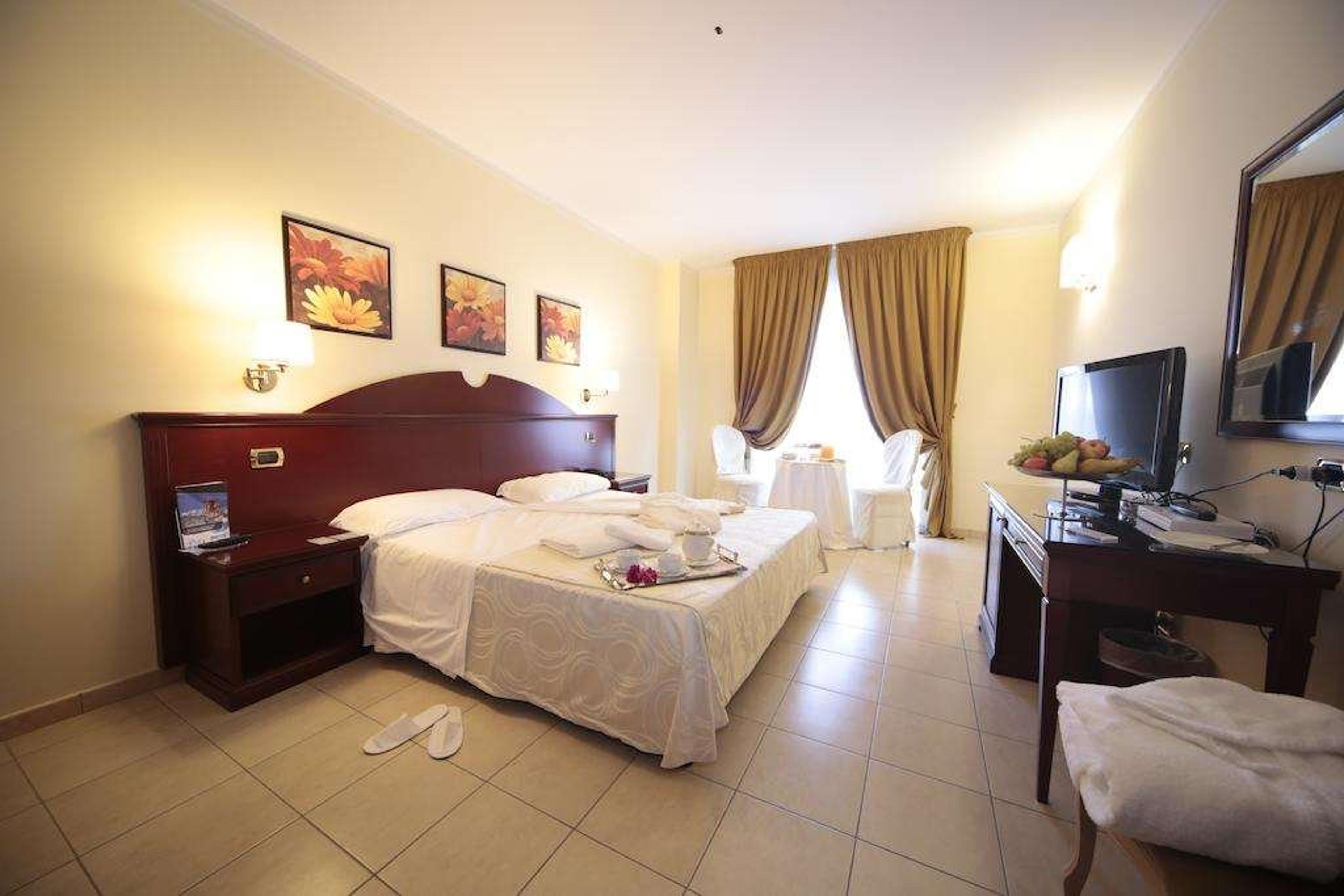 CLUB HOTEL KENNEDY ROCCELLA JONICA
