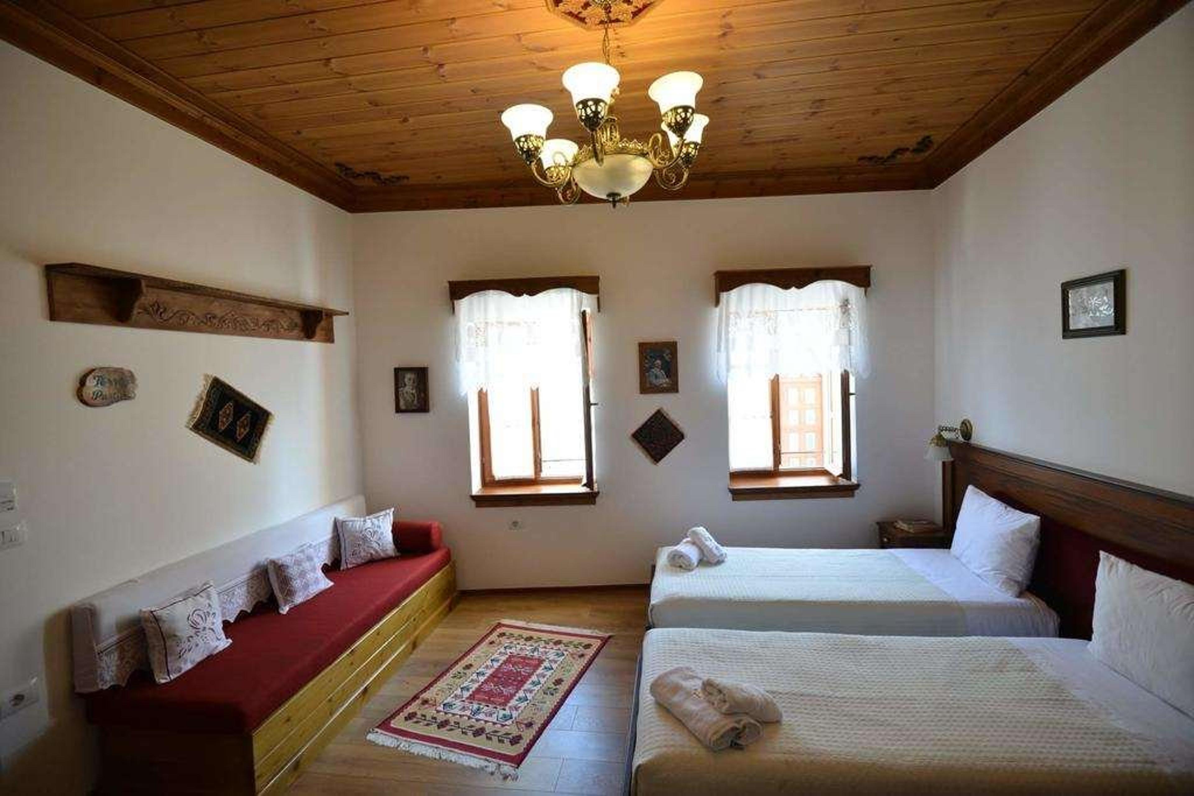 BINERI HOTEL - GJIROKASTER