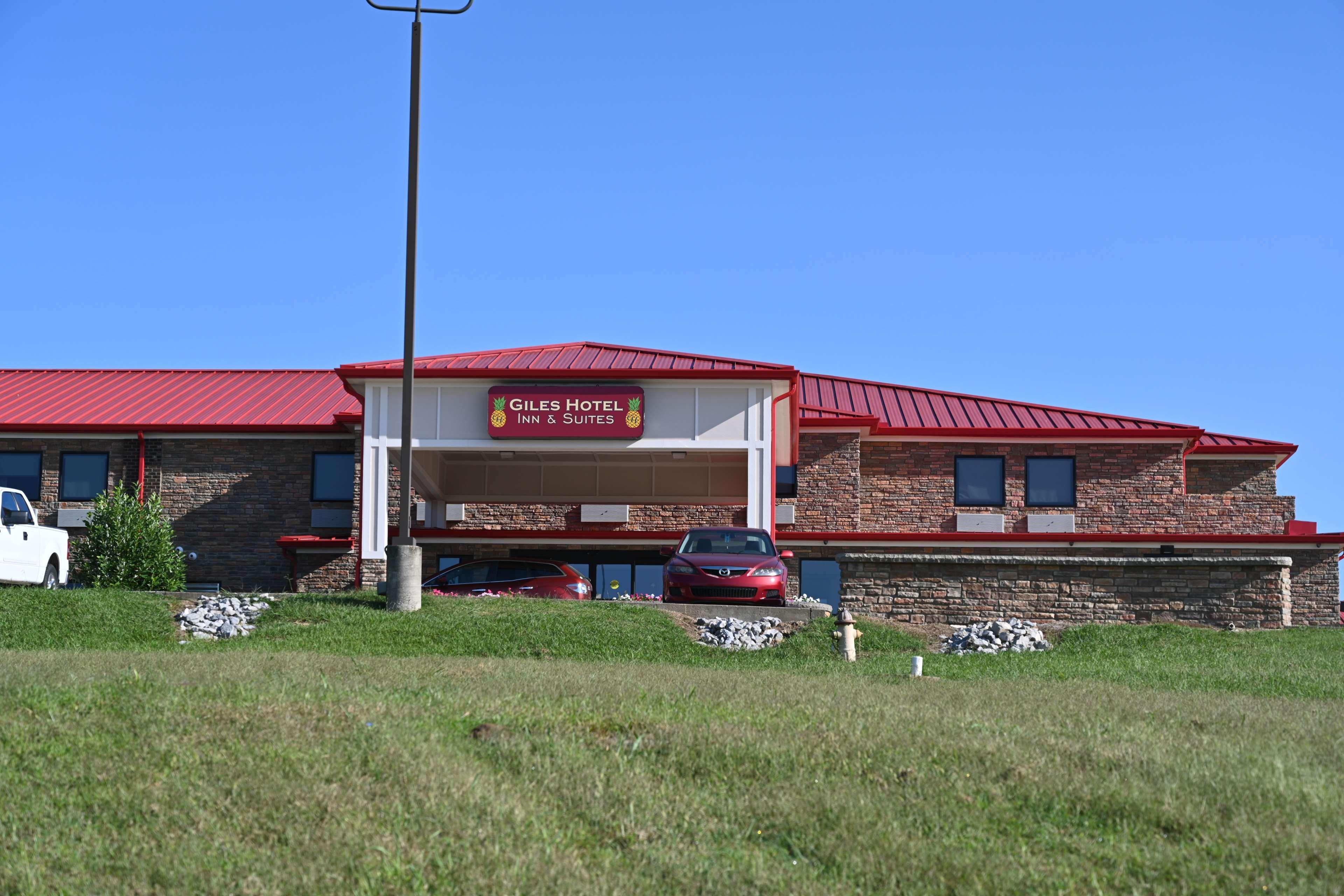 GILES HOTEL INN AND SUITES - PULASK