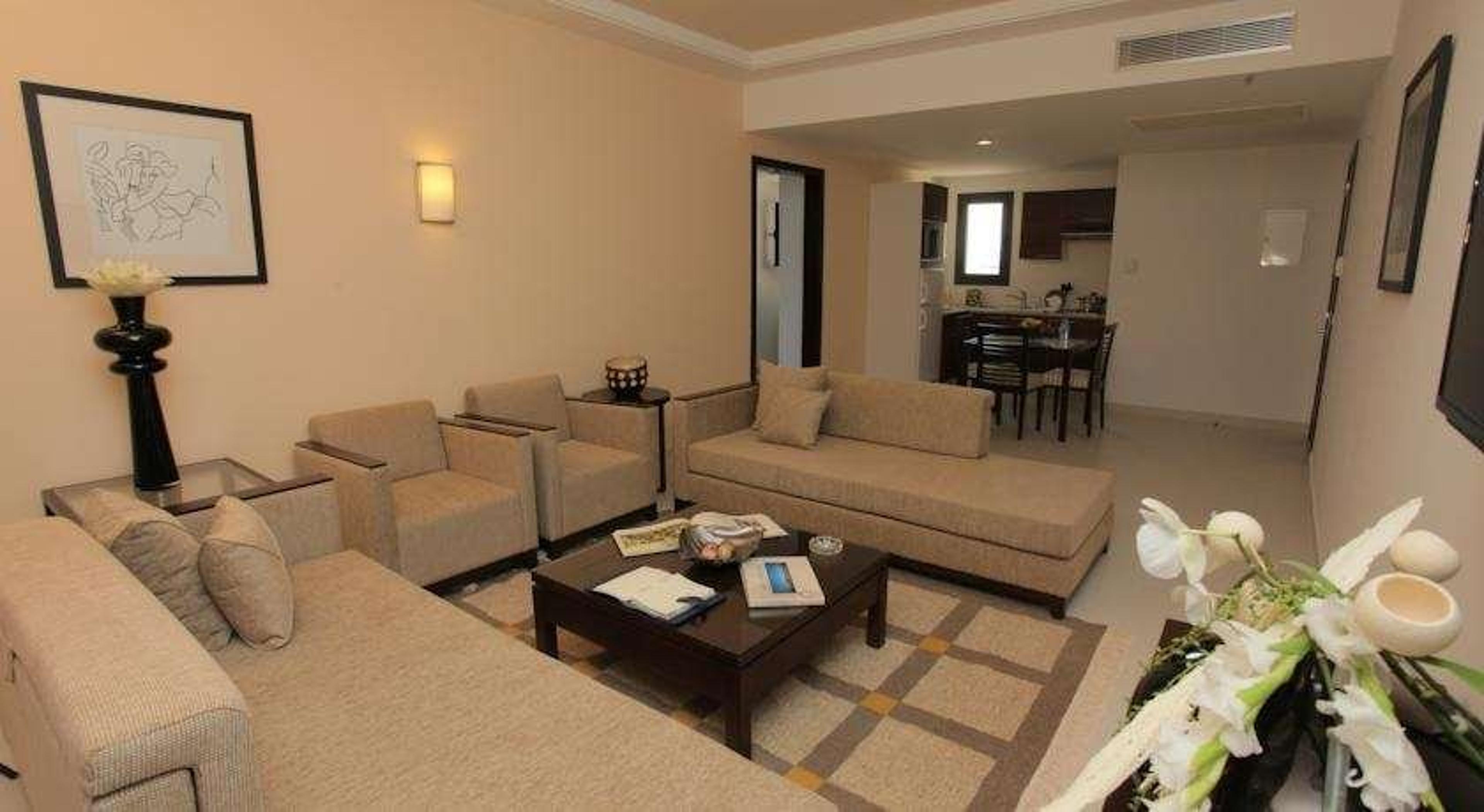 LE CORAIL SUITES HOTEL