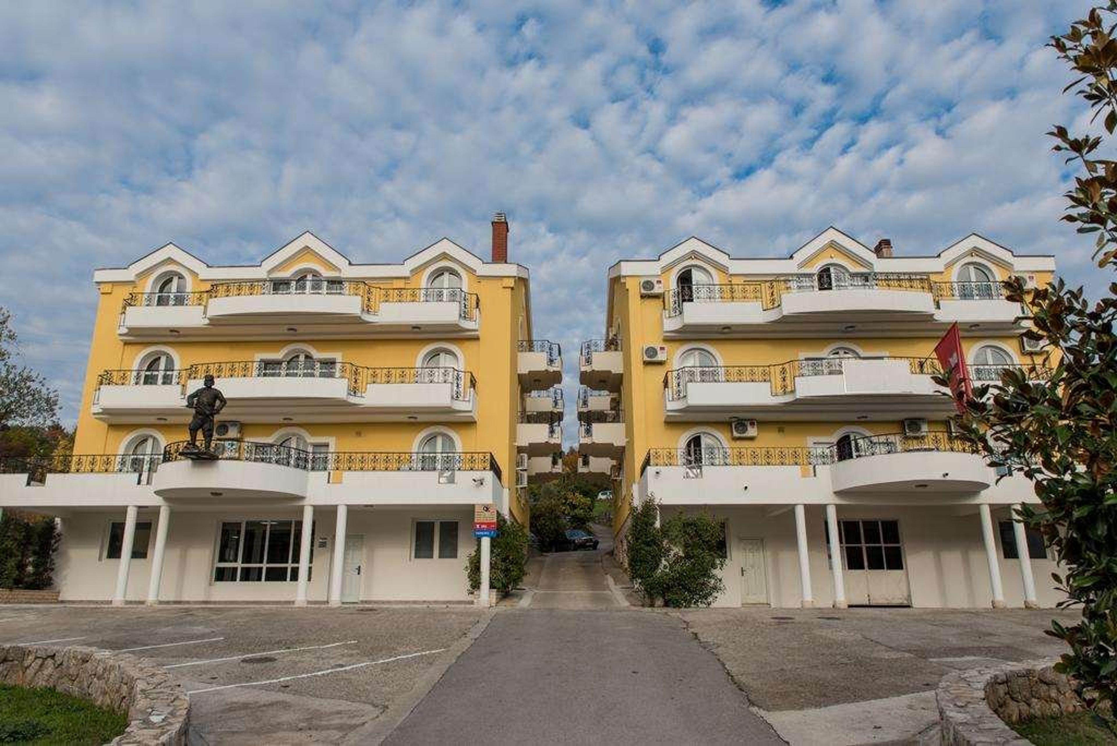 HOTEL CRNOGORSKA KUCA