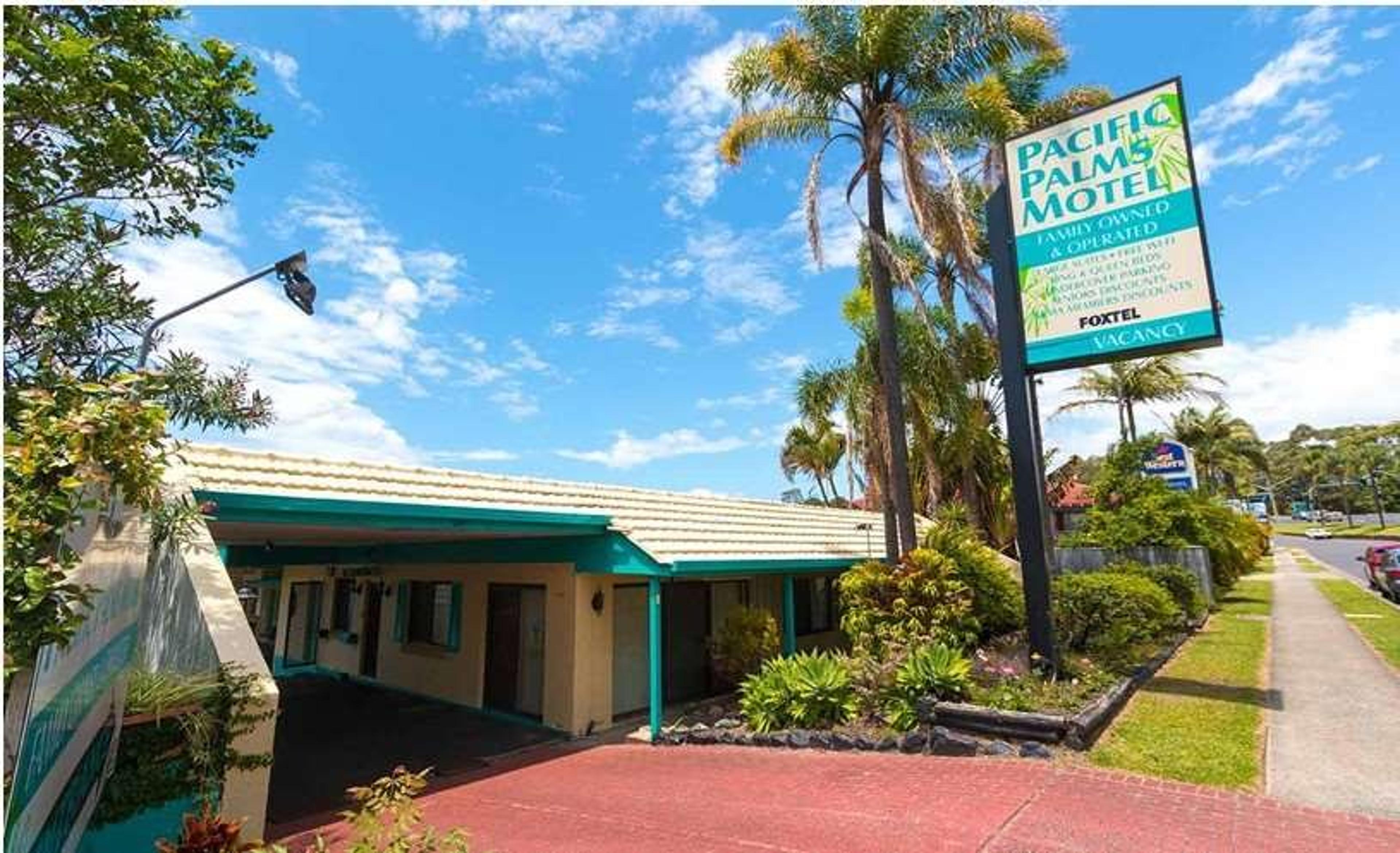 PACIFIC PALMS MOTEL