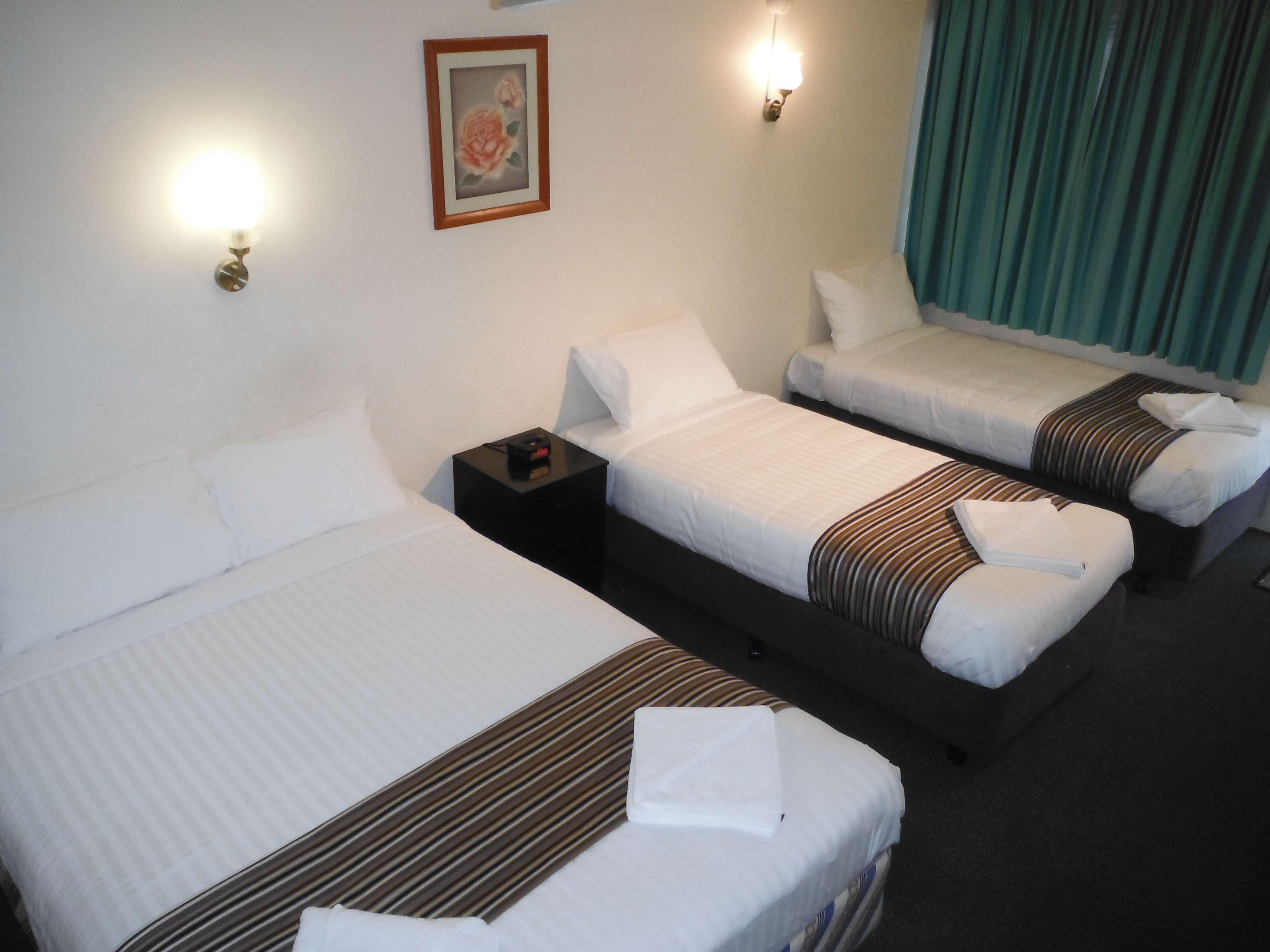 PACIFIC PALMS MOTEL