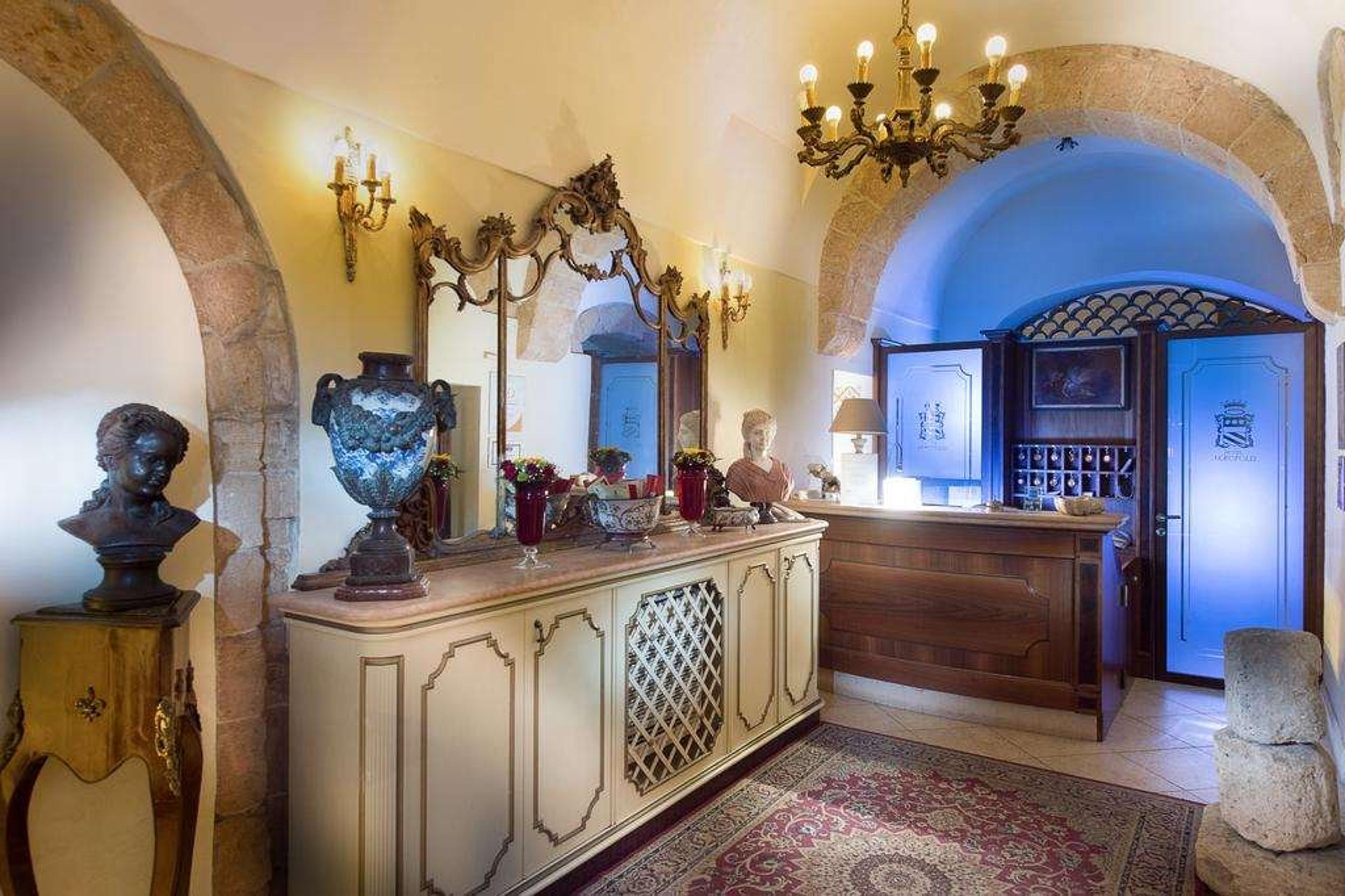 HOTEL AKROPOLIS