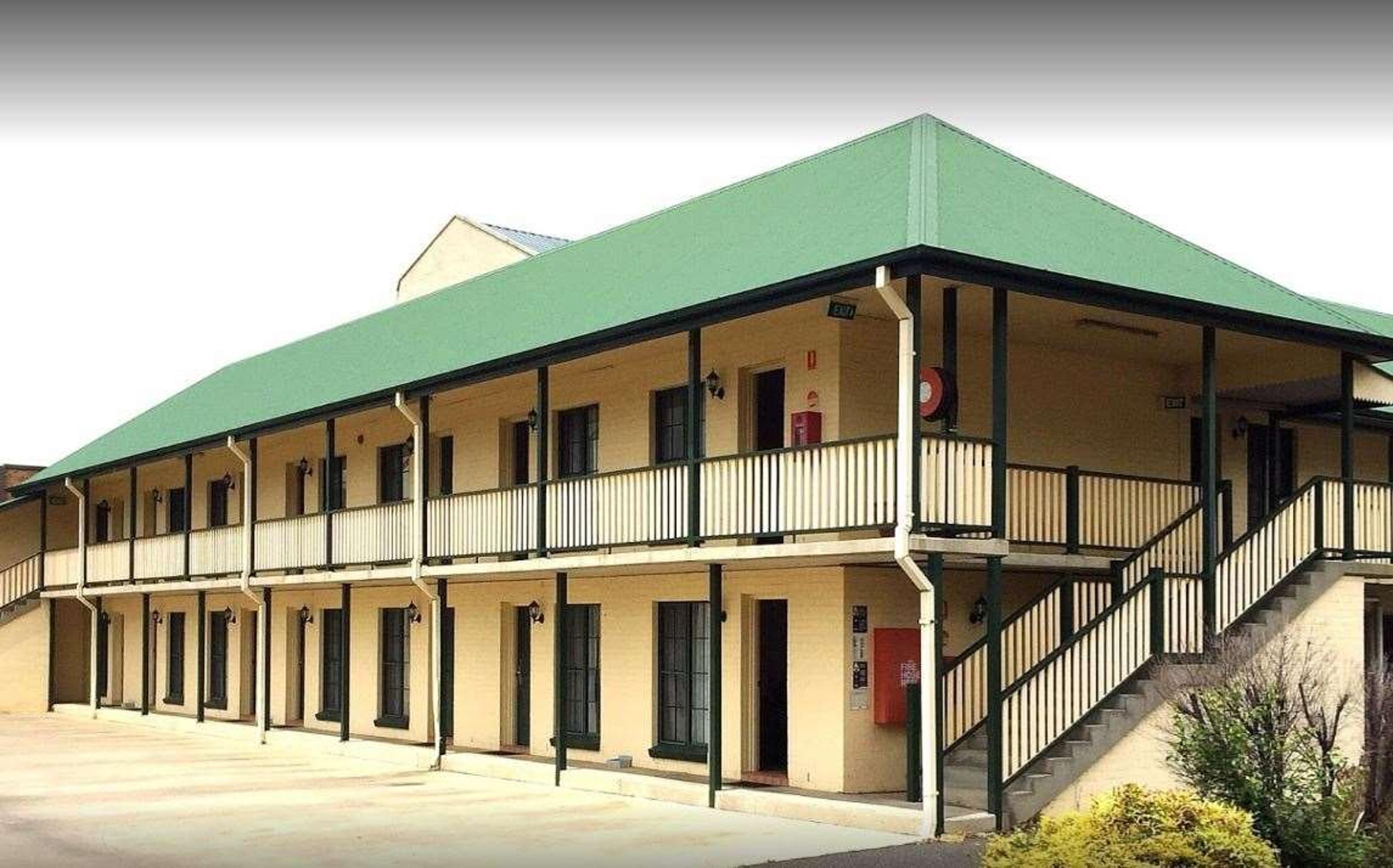 TOWN SQUARE MOTEL
