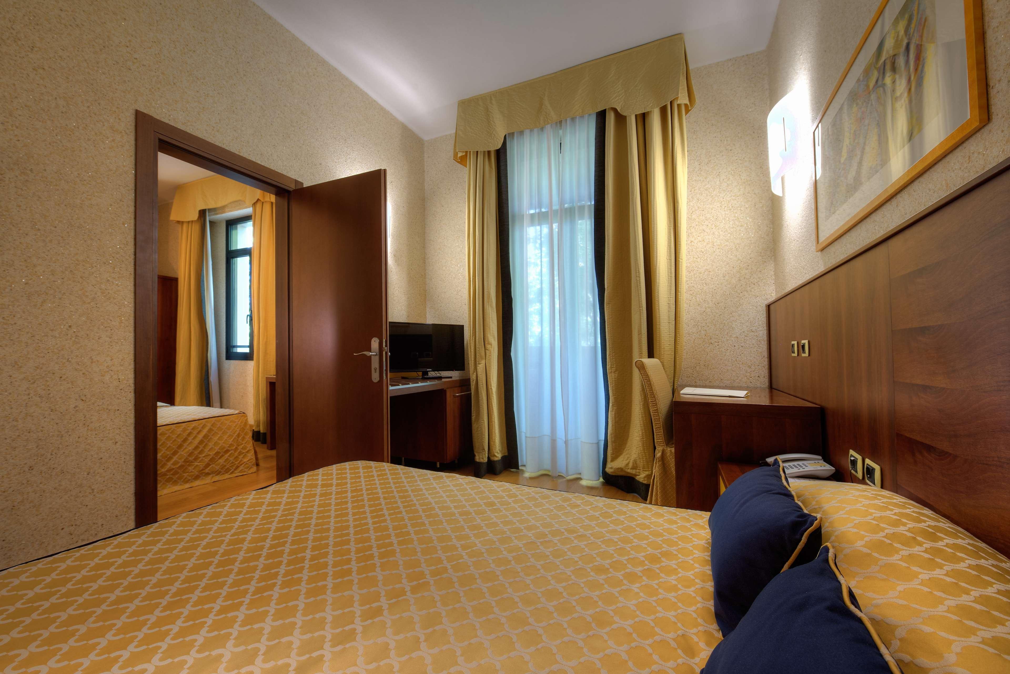 CENTRAL PARK HOTEL