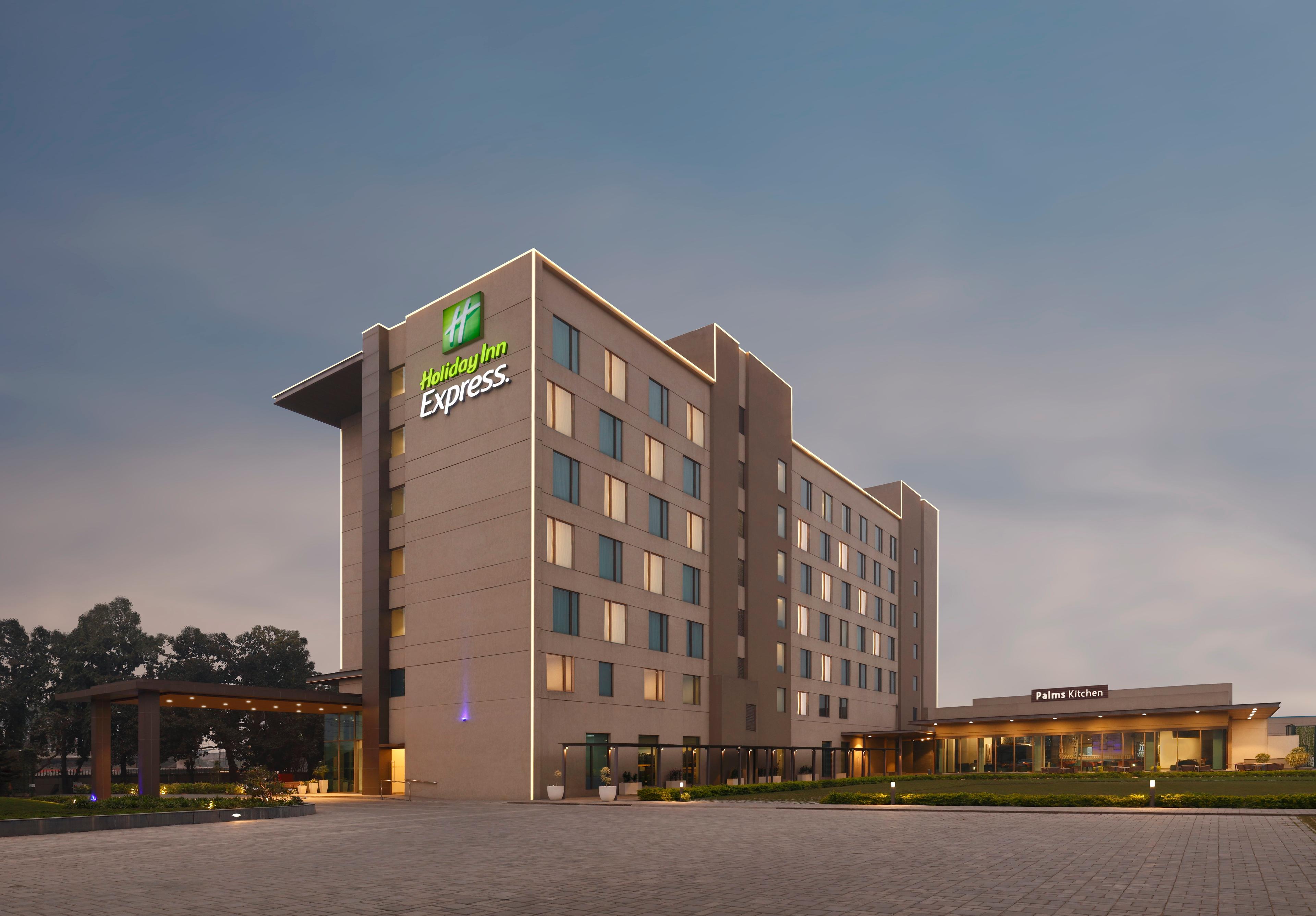HOLIDAY INN EXP KOLKATA AIRPORT BY