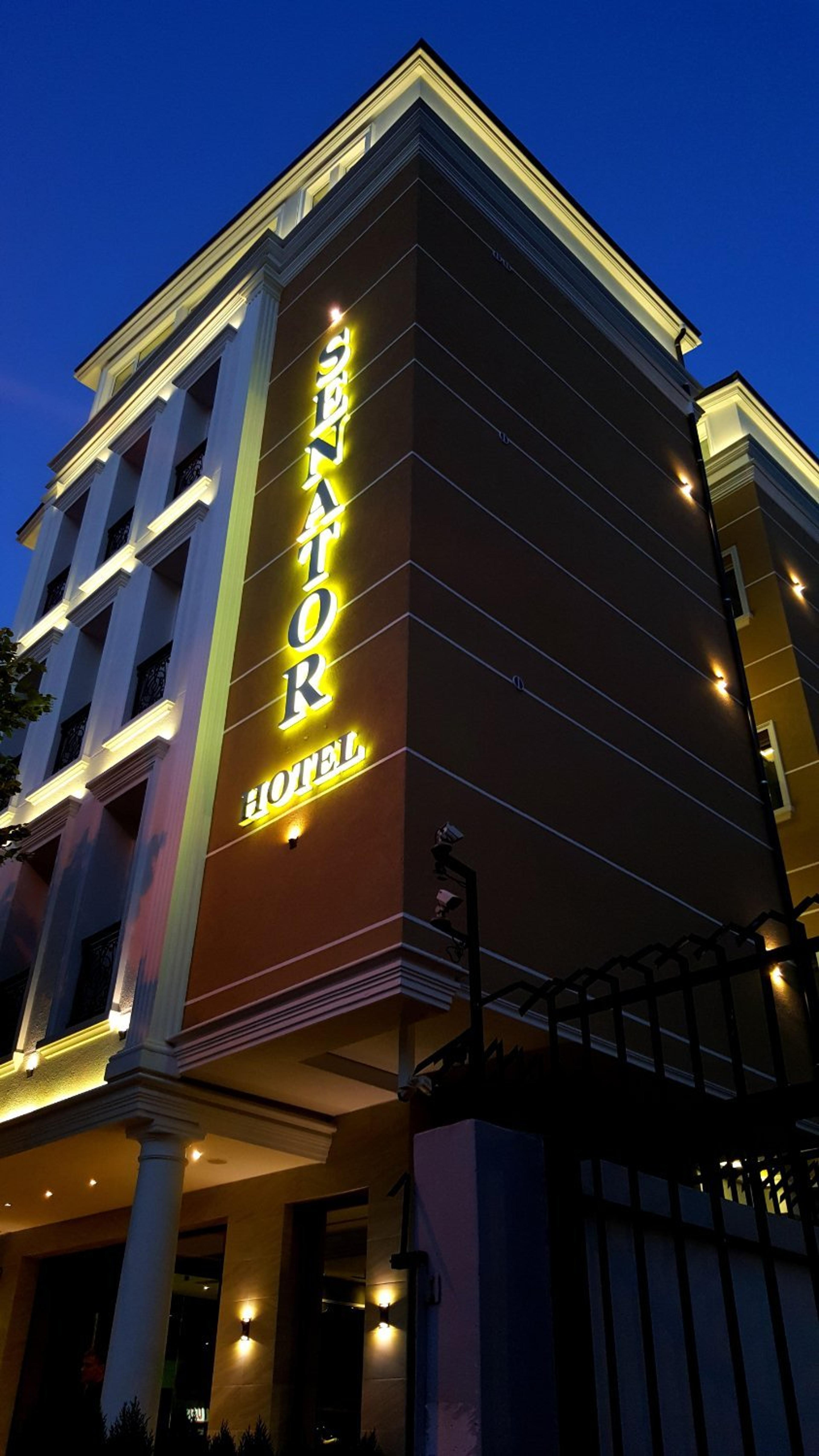 Hotel Senator