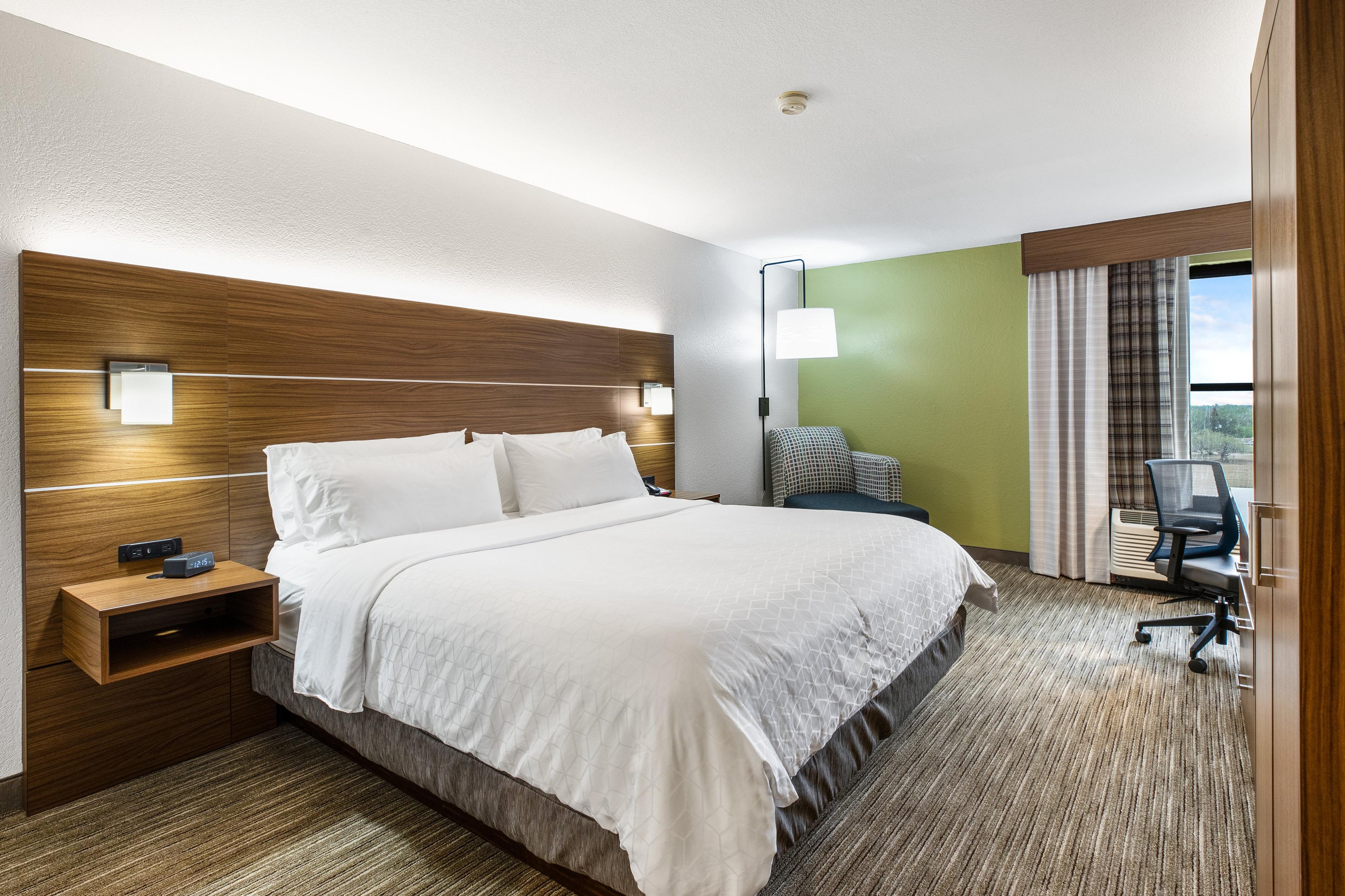 HOLIDAY INN EXPRESS BY IHG