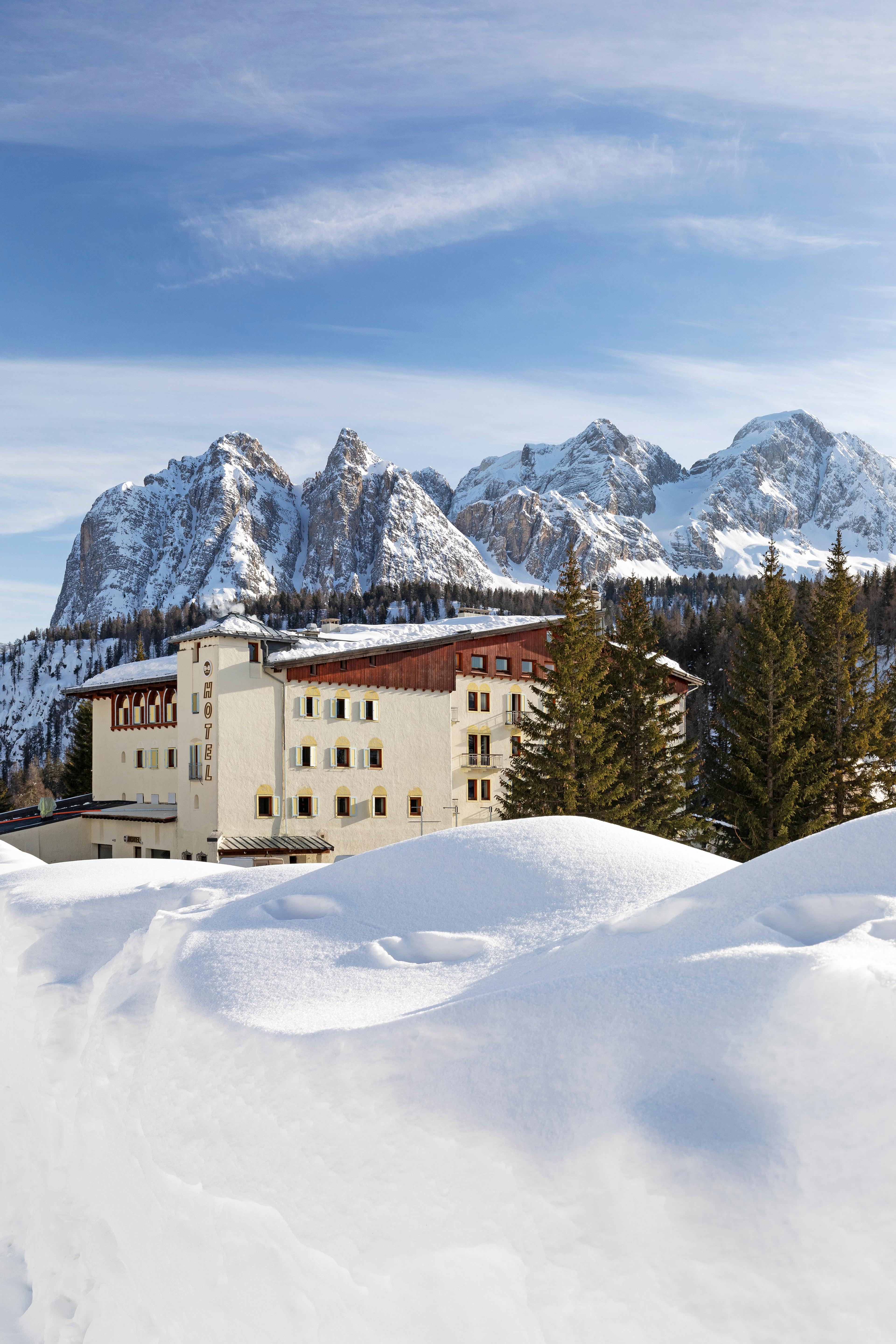 B&B HOTEL CORTINA PASSO TRE CROCI
