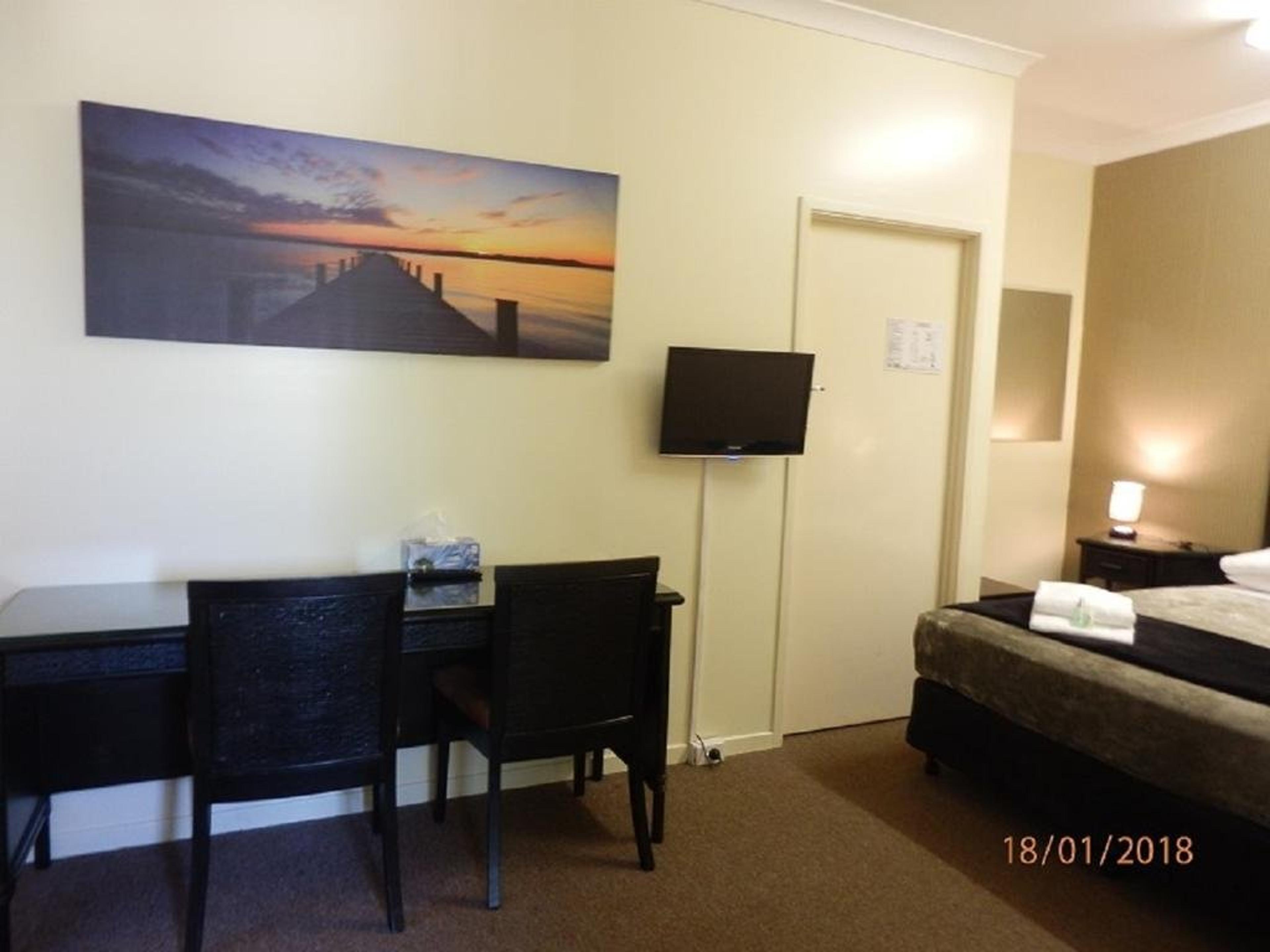 FLYING SPUR MOTEL
