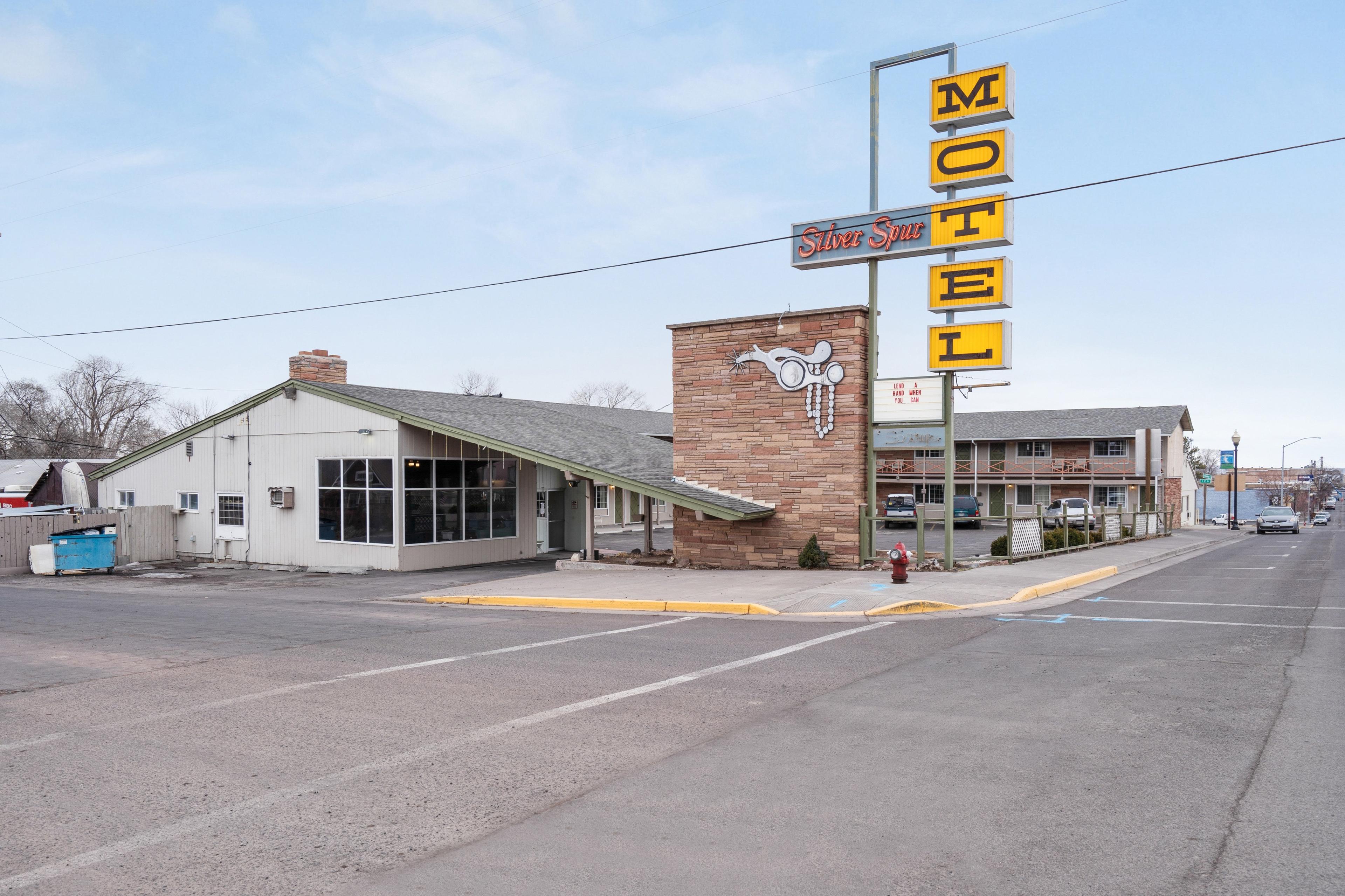 SILVER SPUR MOTEL