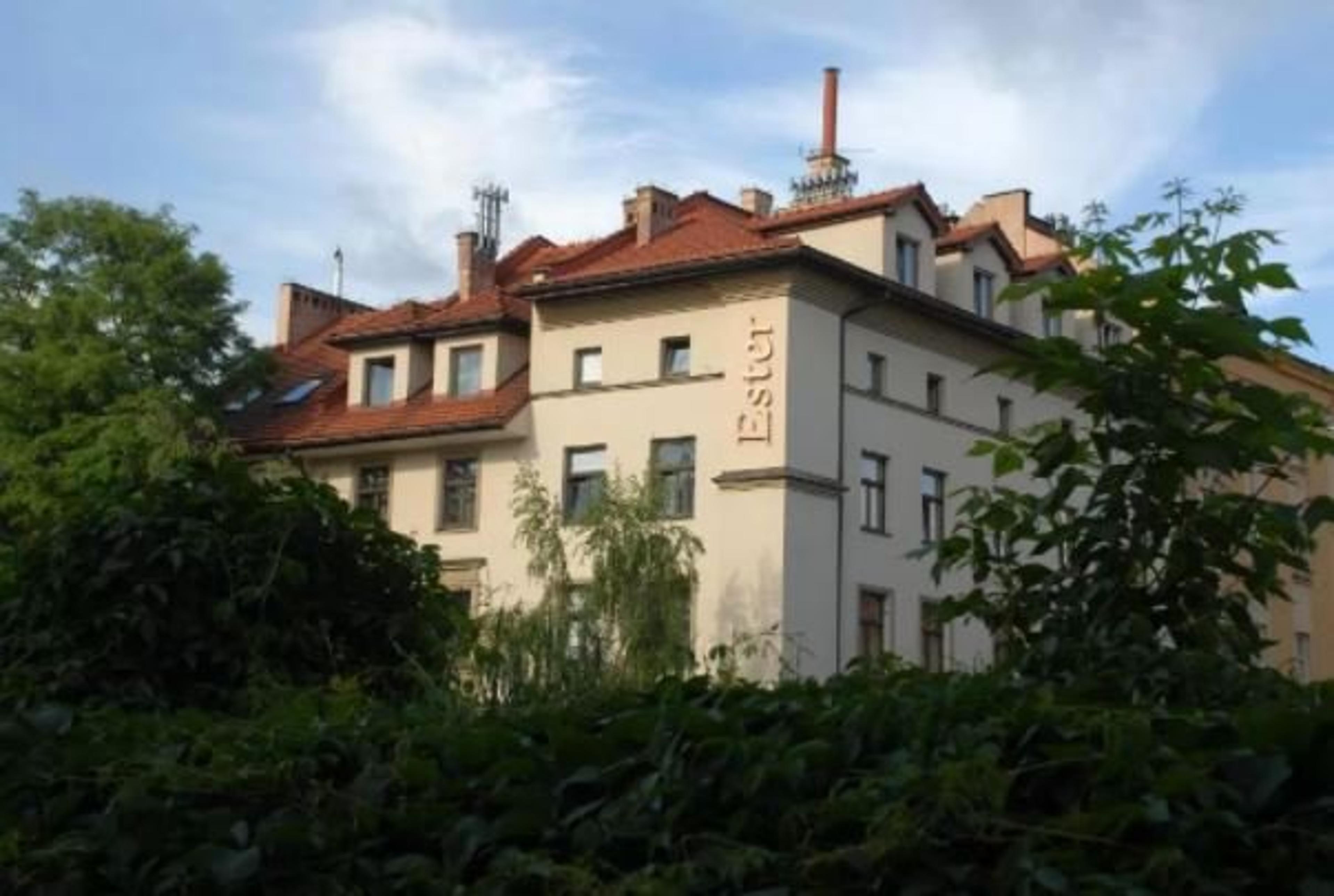 HOTEL ESTER